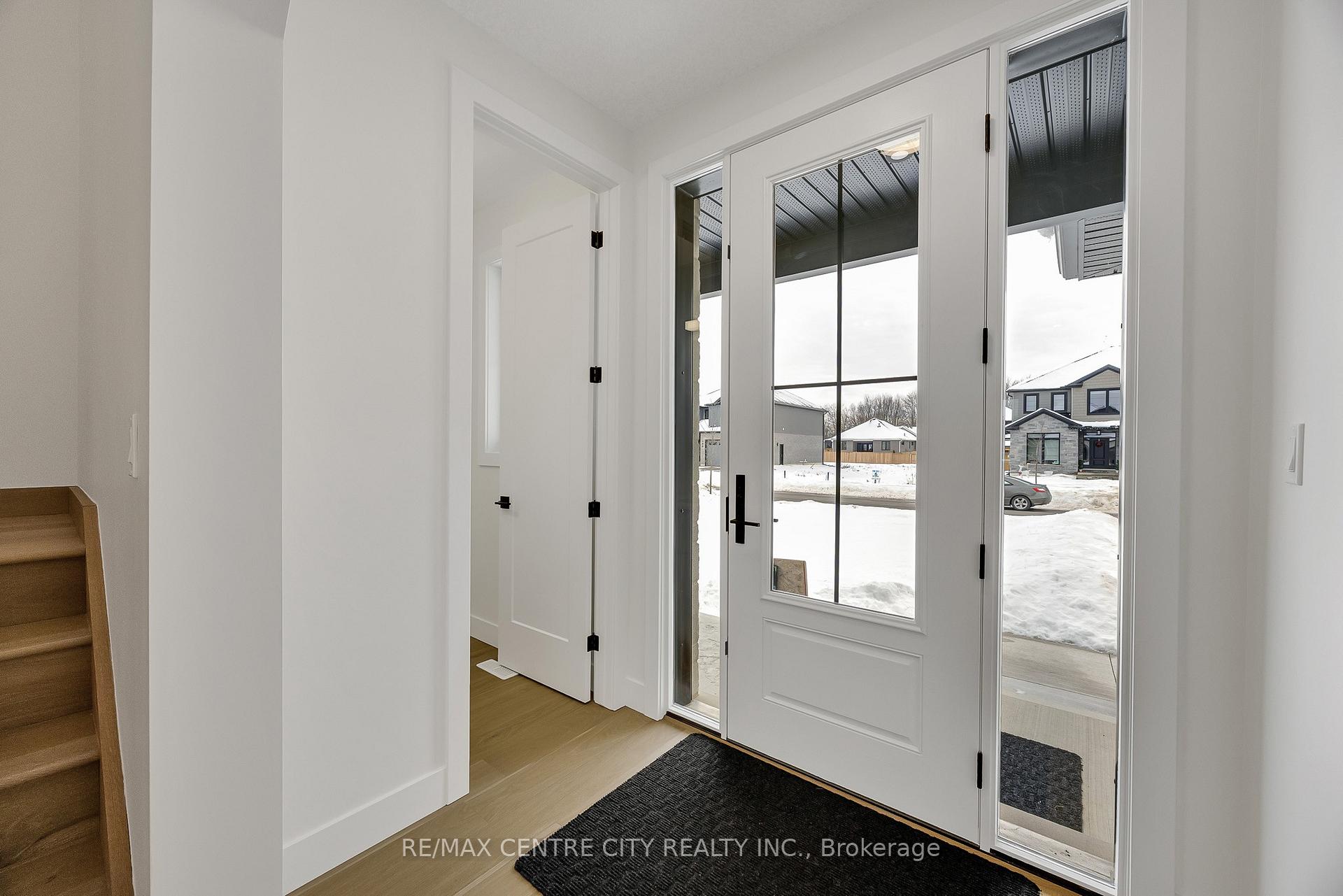 Photo 3 of 211 Foxborough Place, Thames Centre, Thorndale — HOMEH