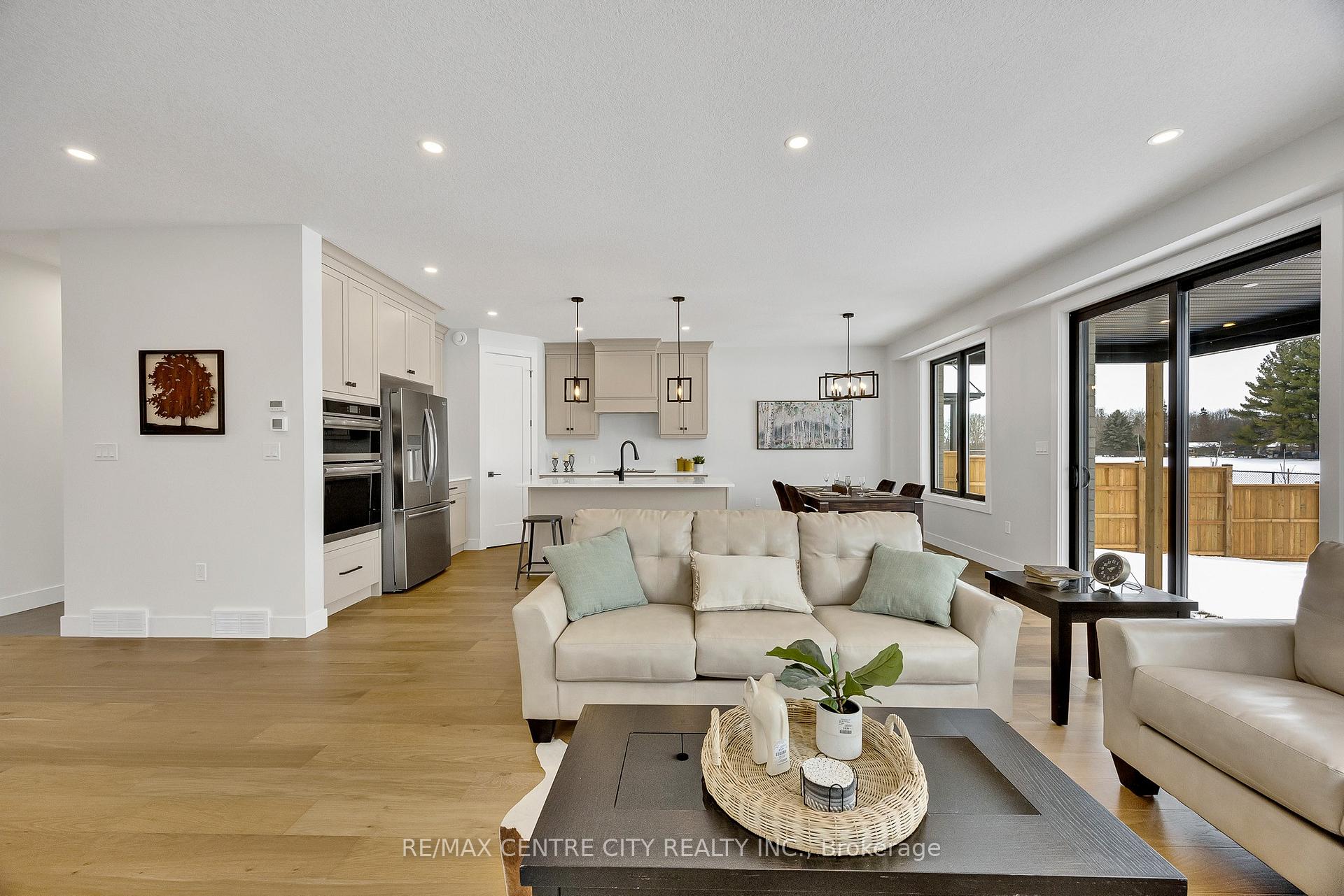 Photo 8 of 211 Foxborough Place, Thames Centre, Thorndale — HOMEH