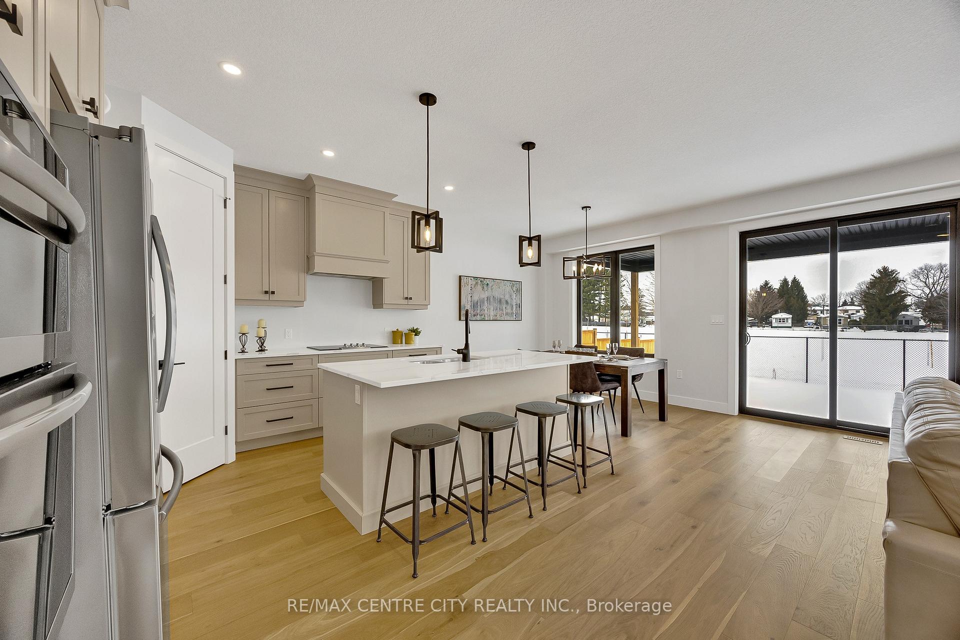 Photo 9 of 211 Foxborough Place, Thames Centre, Thorndale — HOMEH
