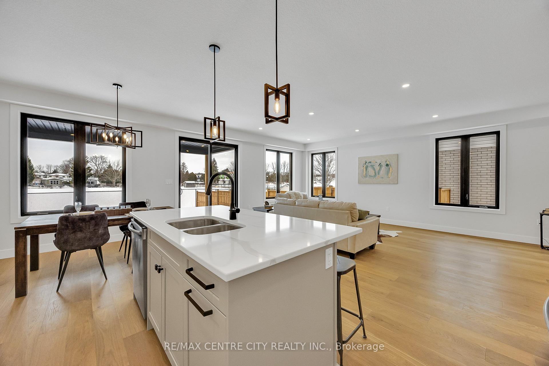 Photo 17 of 211 Foxborough Place, Thames Centre, Thorndale — HOMEH