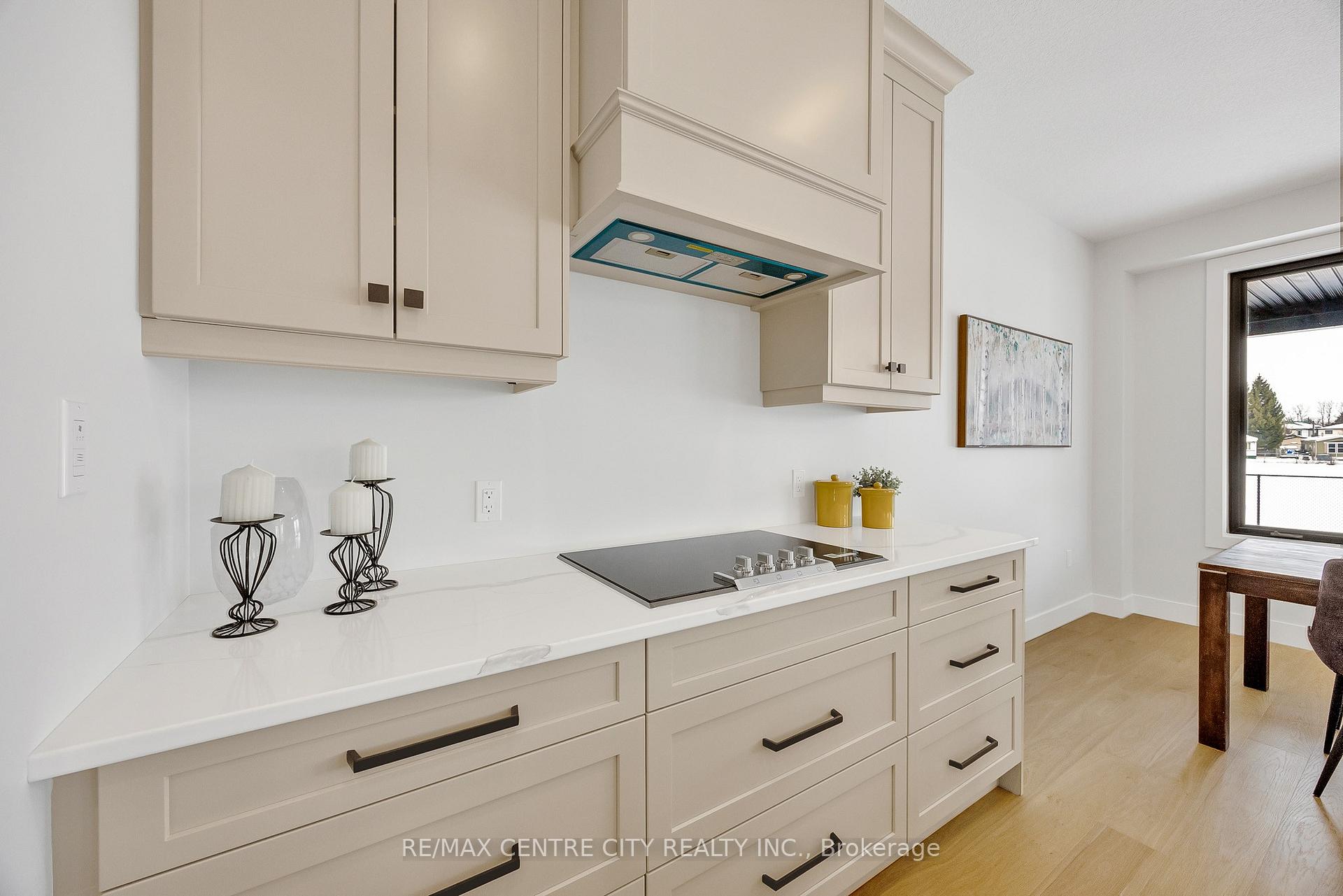 Photo 18 of 211 Foxborough Place, Thames Centre, Thorndale — HOMEH