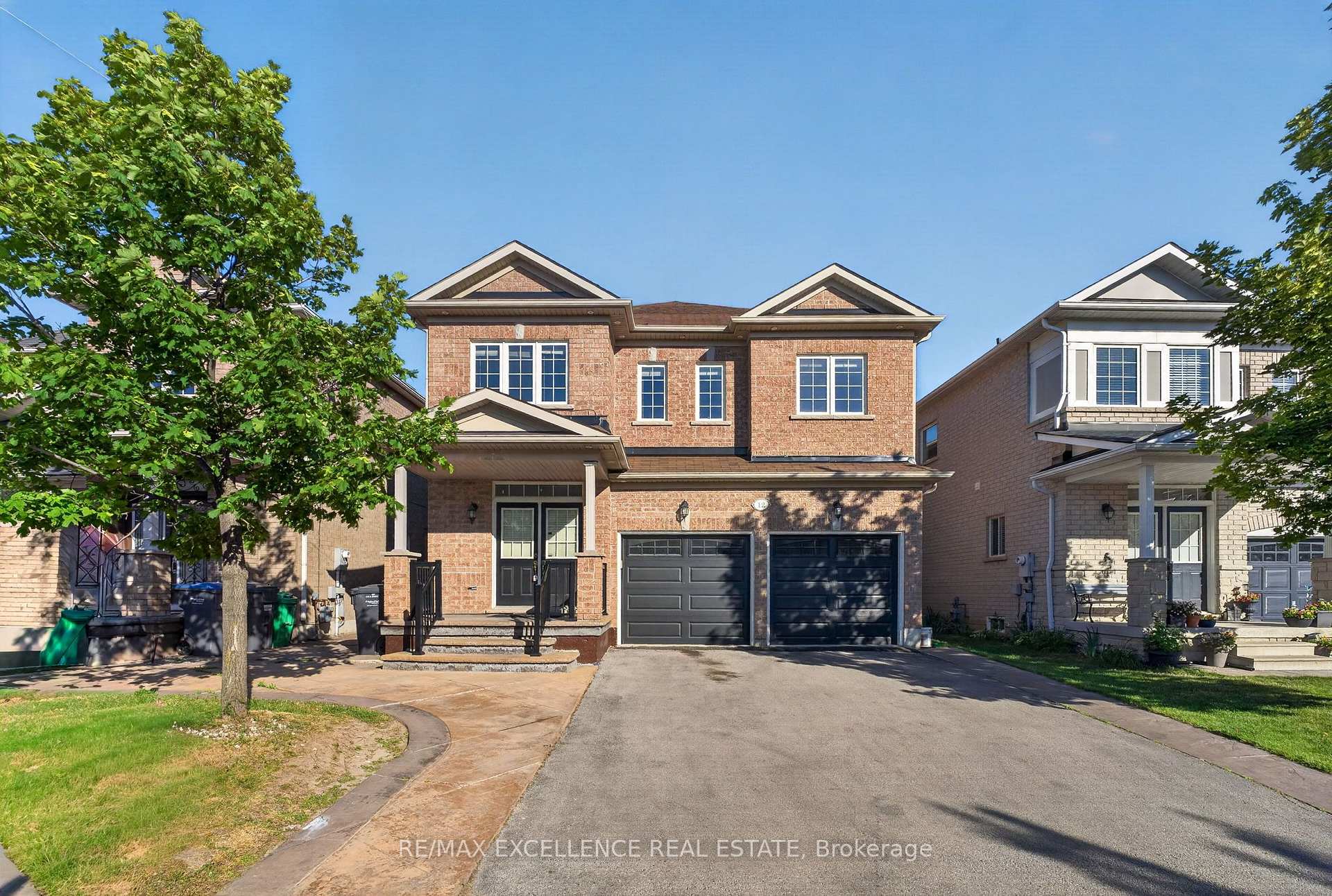 Photo 2 of 12 Summitgreen Crescent, Brampton, Sandringham-Wellington — HOMEH