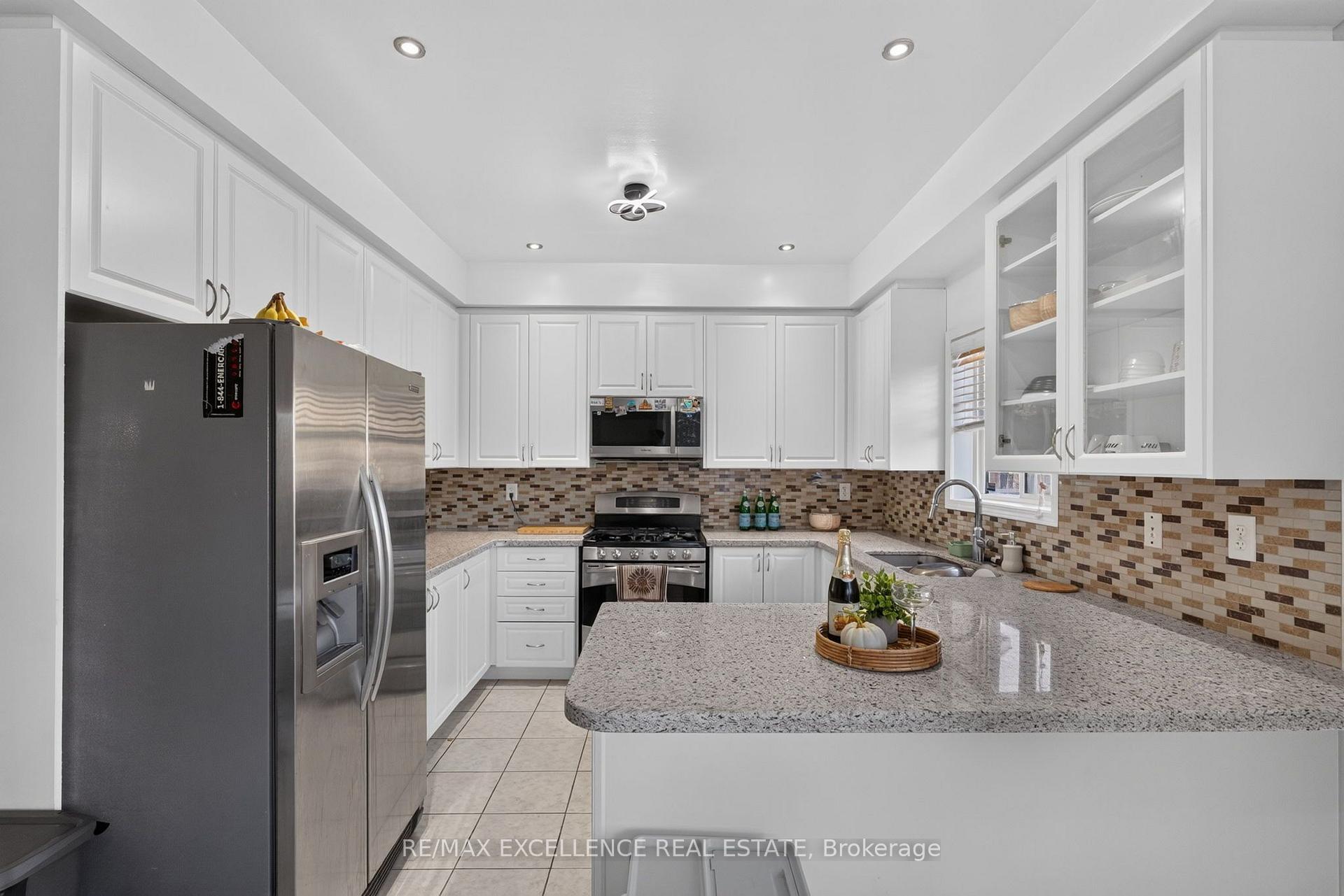 Photo 13 of 12 Summitgreen Crescent, Brampton, Sandringham-Wellington — HOMEH