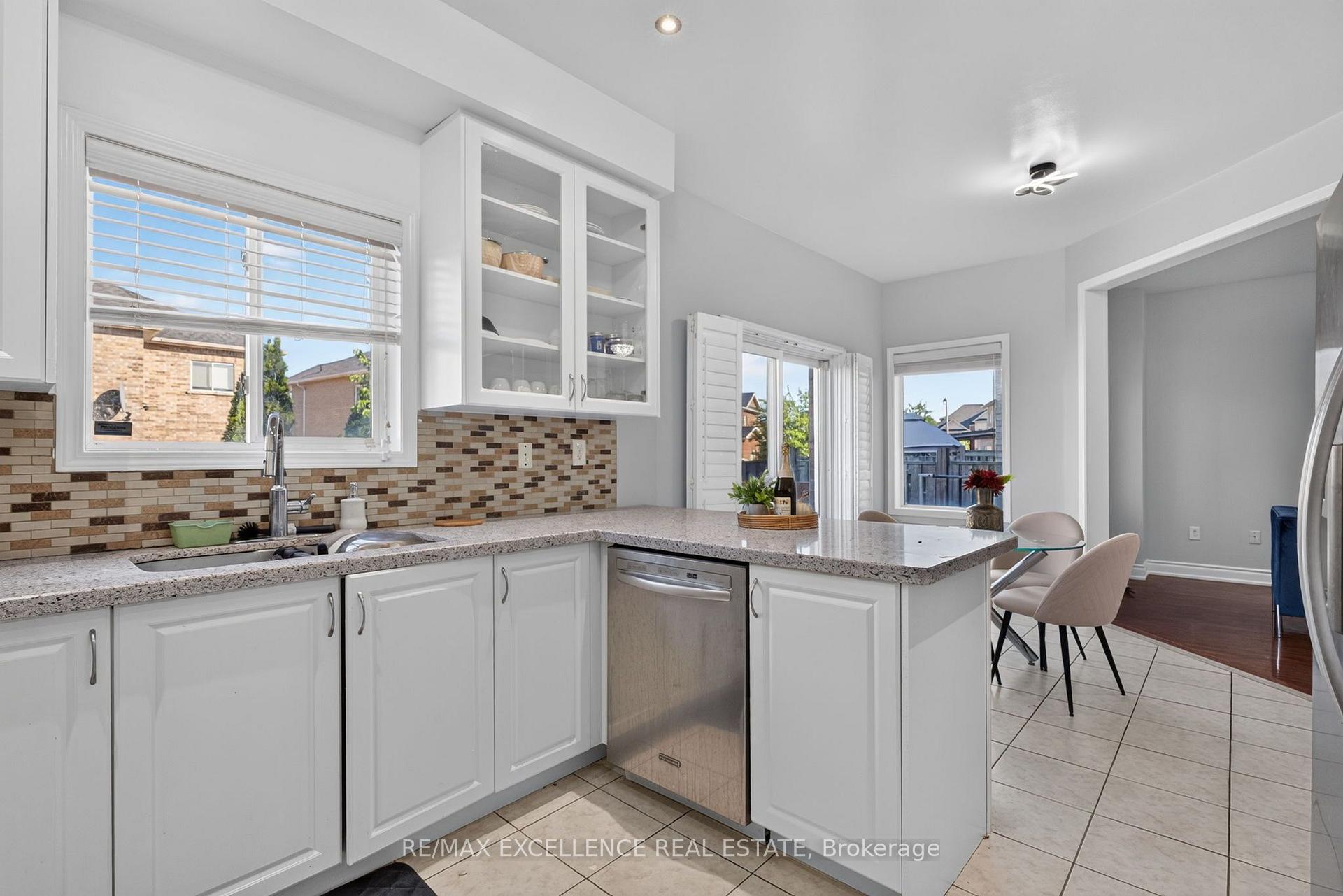 Photo 14 of 12 Summitgreen Crescent, Brampton, Sandringham-Wellington — HOMEH