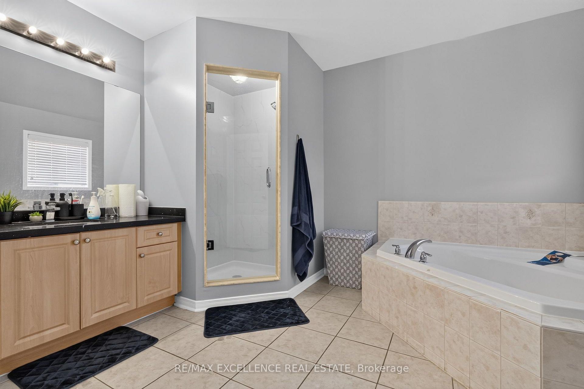 Photo 21 of 12 Summitgreen Crescent, Brampton, Sandringham-Wellington — HOMEH