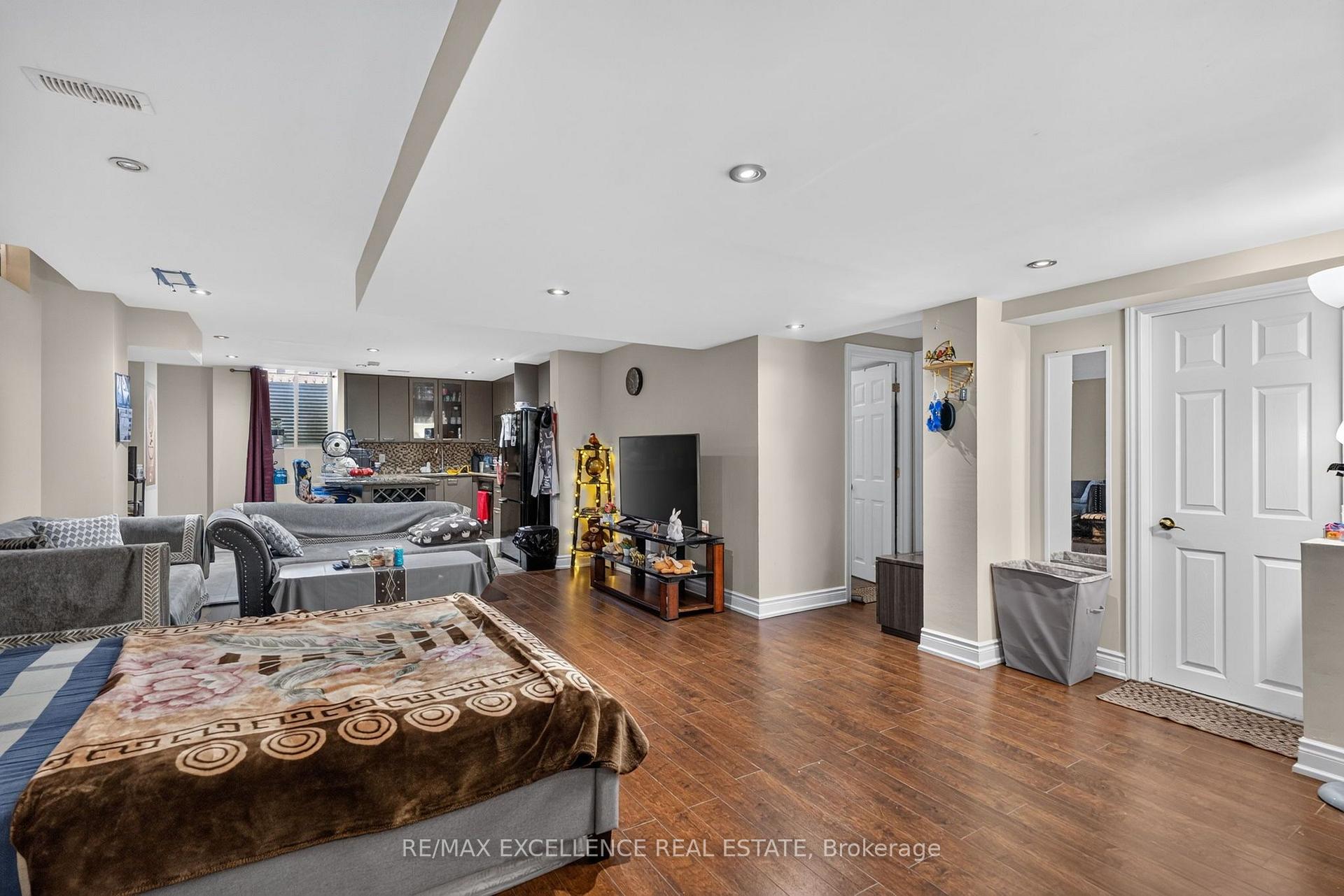 Photo 30 of 12 Summitgreen Crescent, Brampton, Sandringham-Wellington — HOMEH