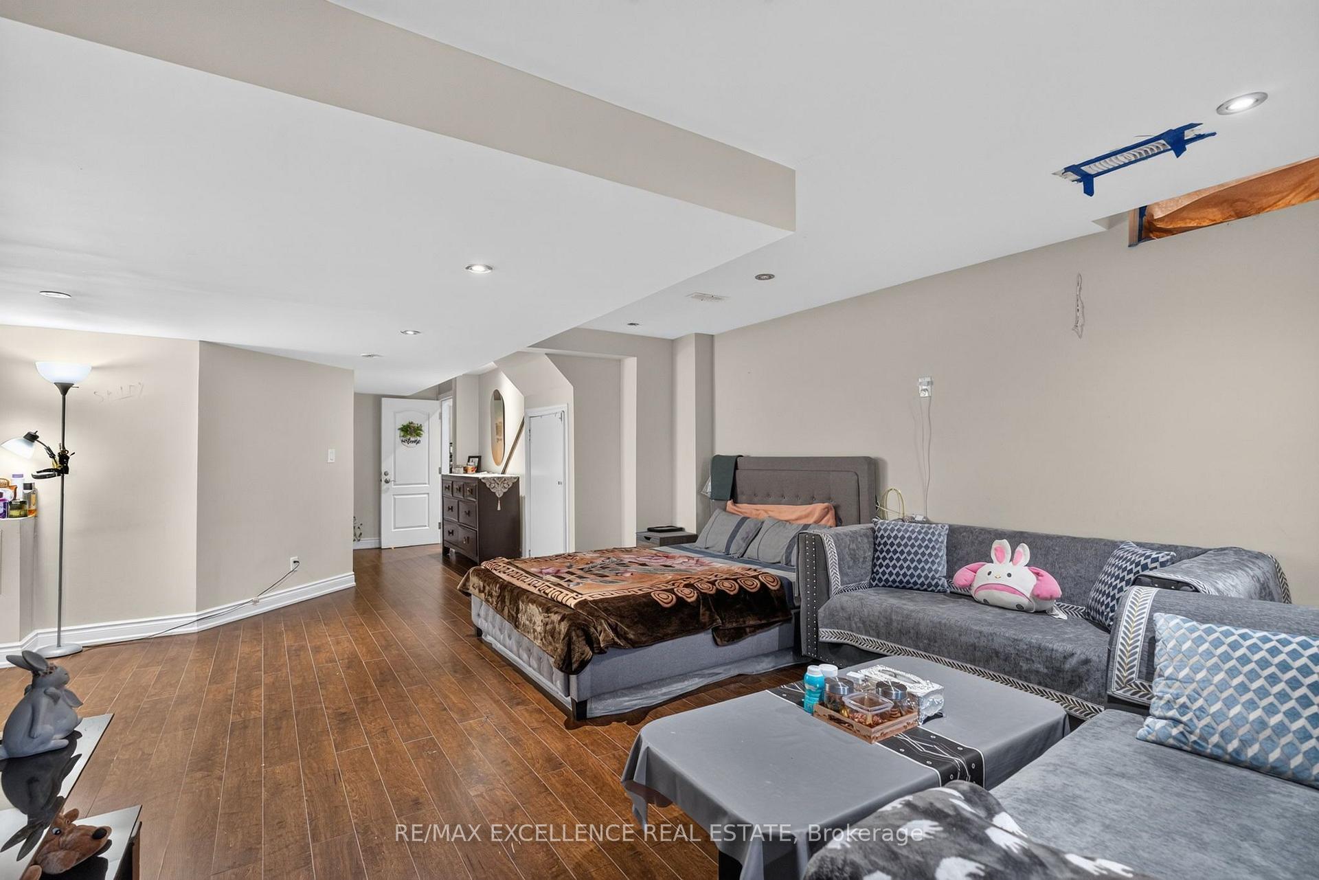 Photo 31 of 12 Summitgreen Crescent, Brampton, Sandringham-Wellington — HOMEH