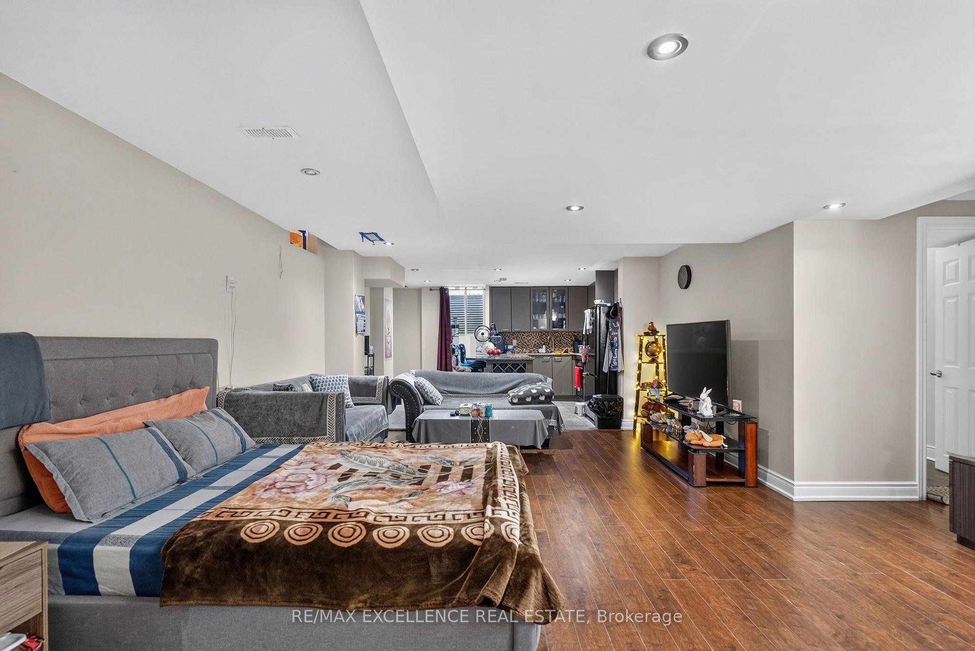 Photo 32 of 12 Summitgreen Crescent, Brampton, Sandringham-Wellington — HOMEH