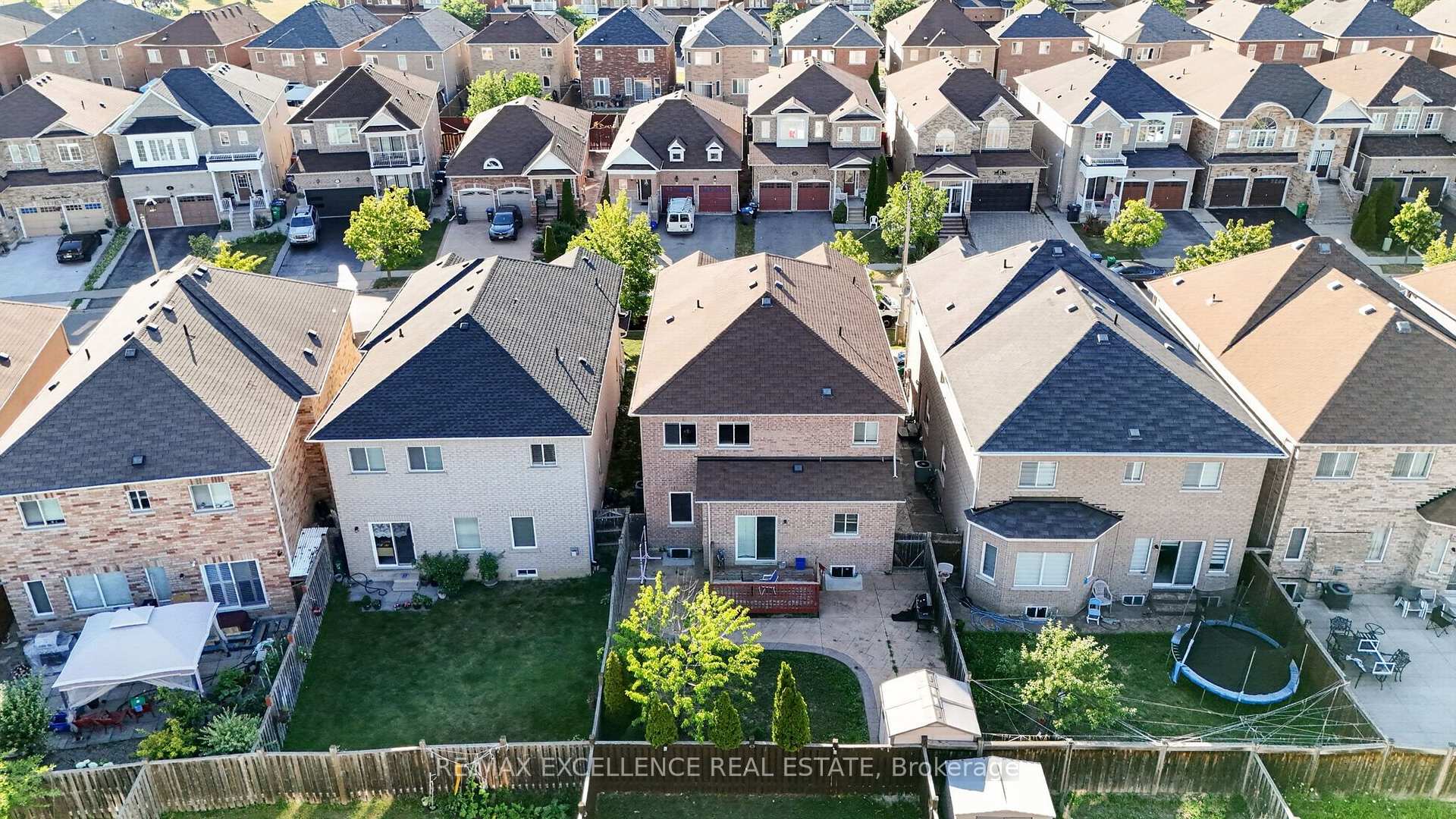 Photo 41 of 12 Summitgreen Crescent, Brampton, Sandringham-Wellington — HOMEH