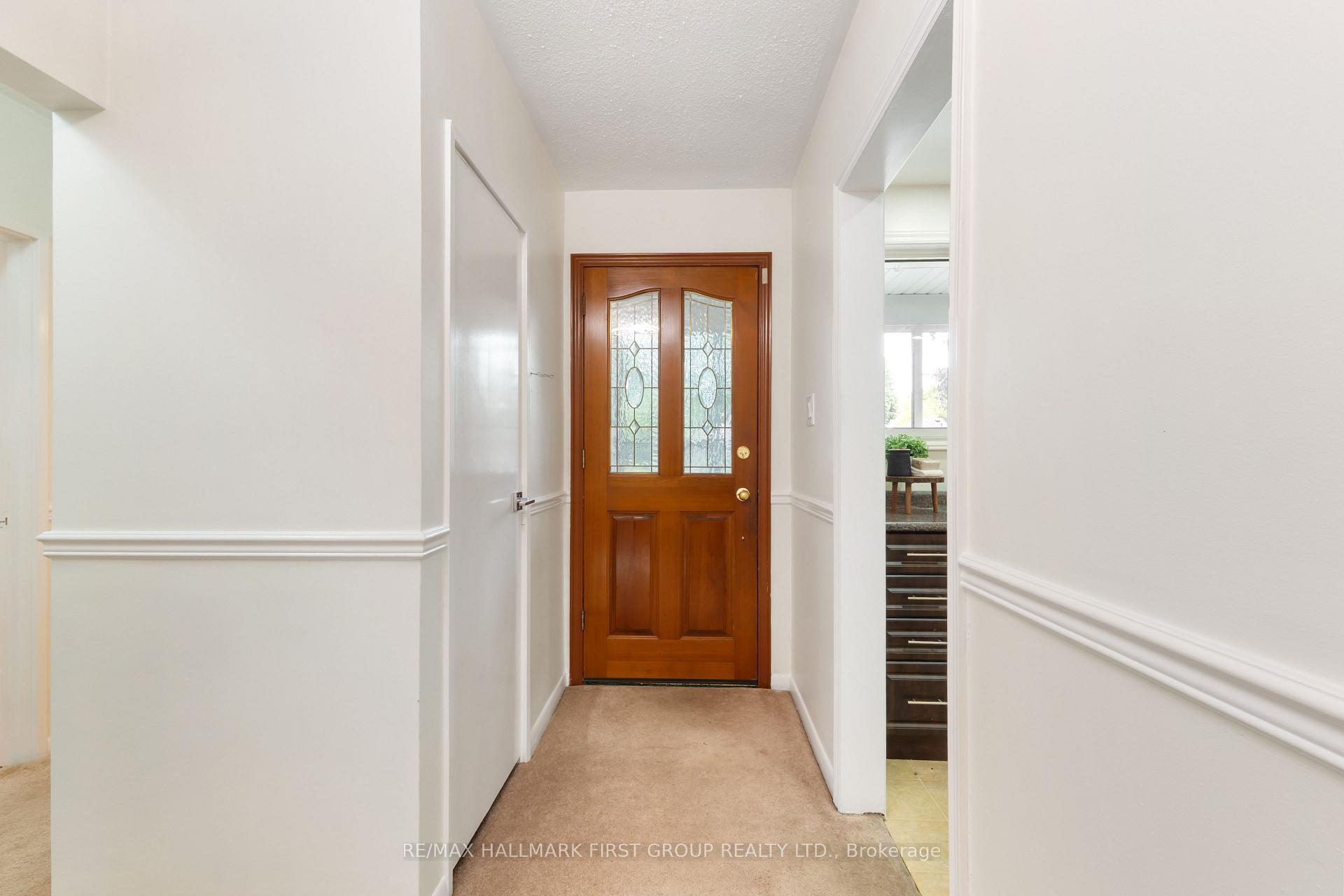 Photo 2 of 945 Donovan Crescent, Whitby, Williamsburg — HOMEH