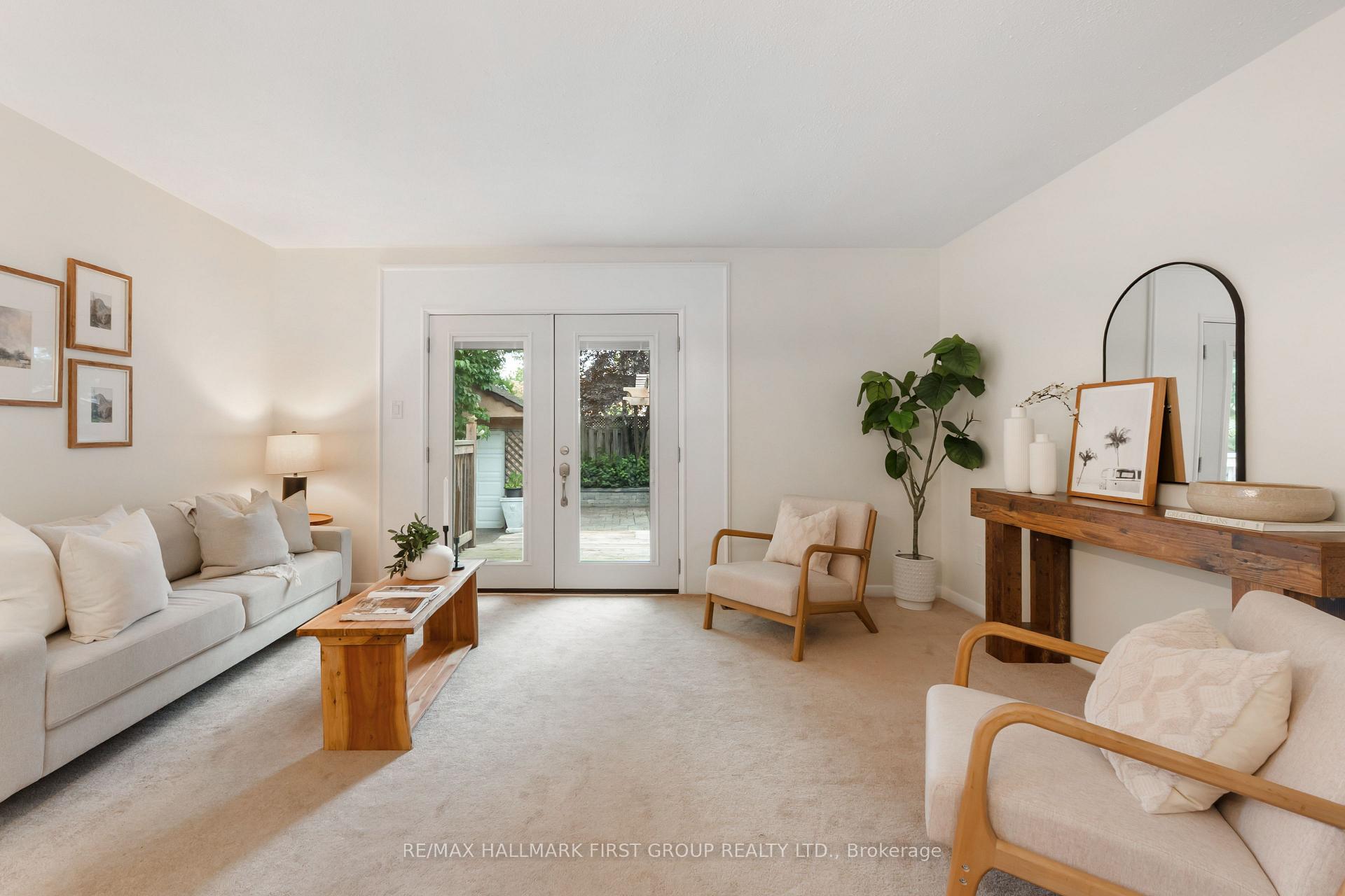 Photo 4 of 945 Donovan Crescent, Whitby, Williamsburg — HOMEH