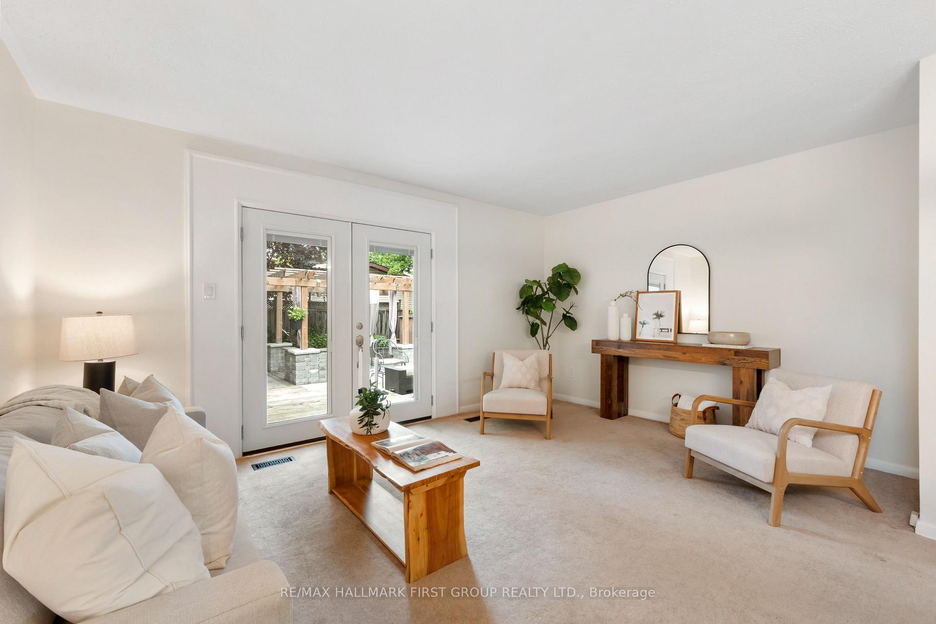 Photo 5 of 945 Donovan Crescent, Whitby, Williamsburg — HOMEH