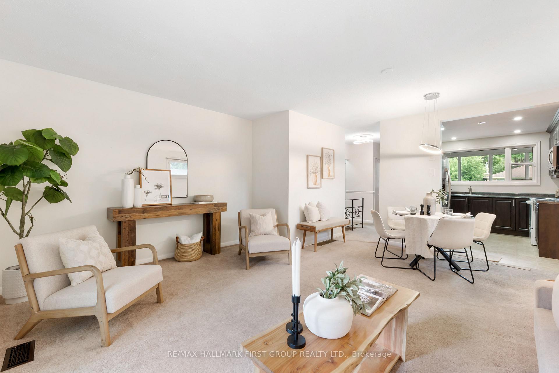 Photo 6 of 945 Donovan Crescent, Whitby, Williamsburg — HOMEH