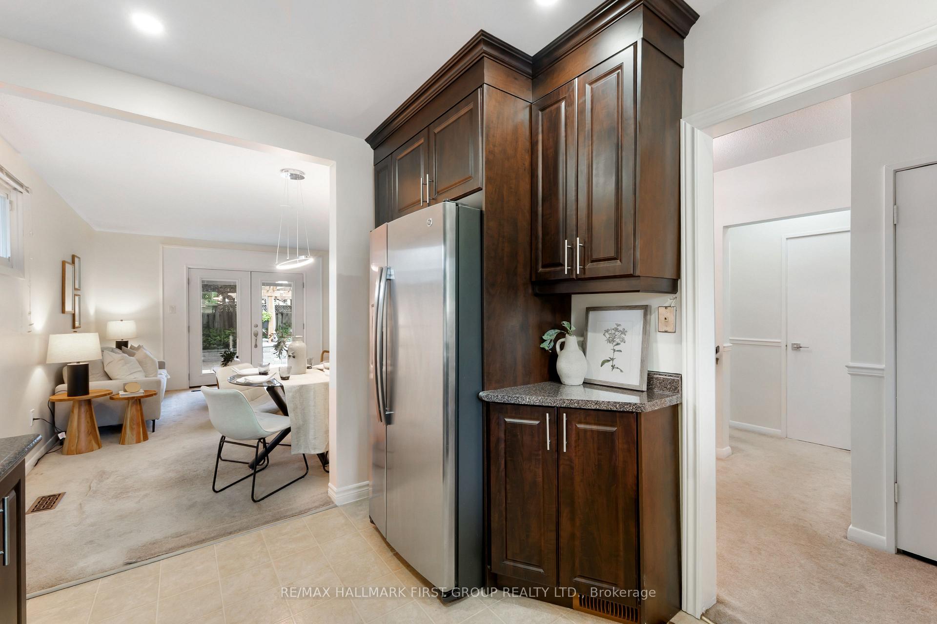 Photo 12 of 945 Donovan Crescent, Whitby, Williamsburg — HOMEH