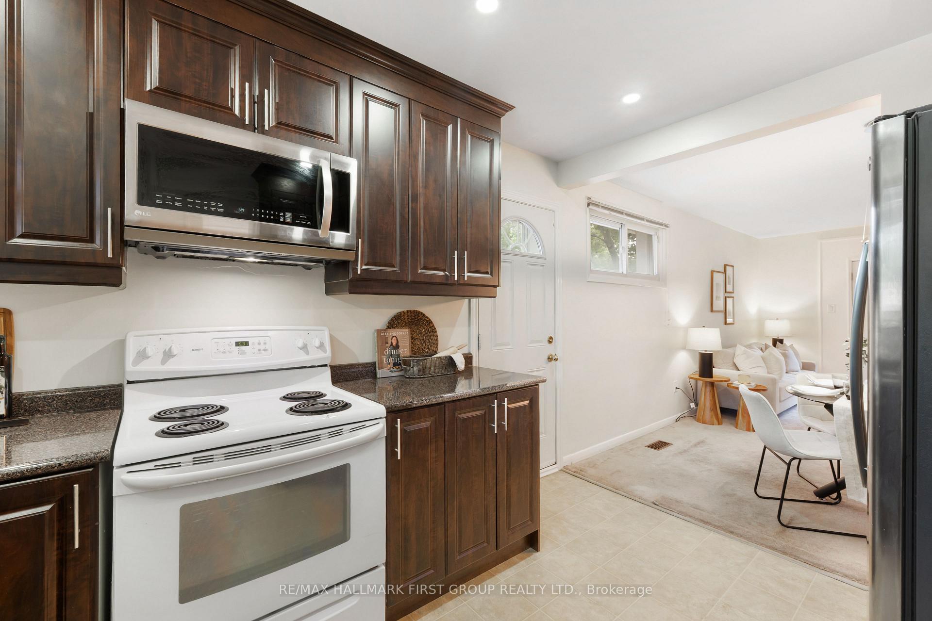 Photo 13 of 945 Donovan Crescent, Whitby, Williamsburg — HOMEH