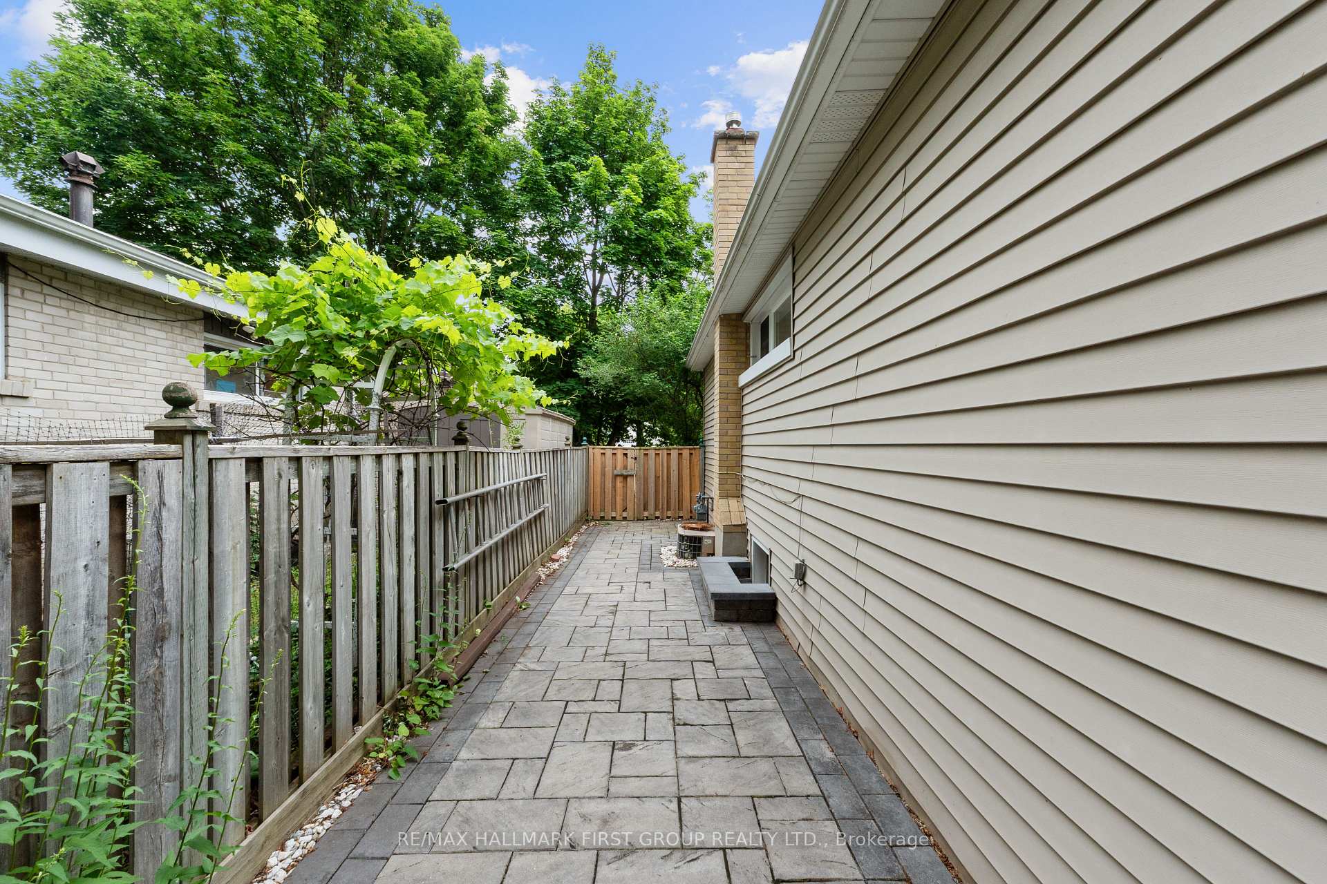 Photo 38 of 945 Donovan Crescent, Whitby, Williamsburg — HOMEH