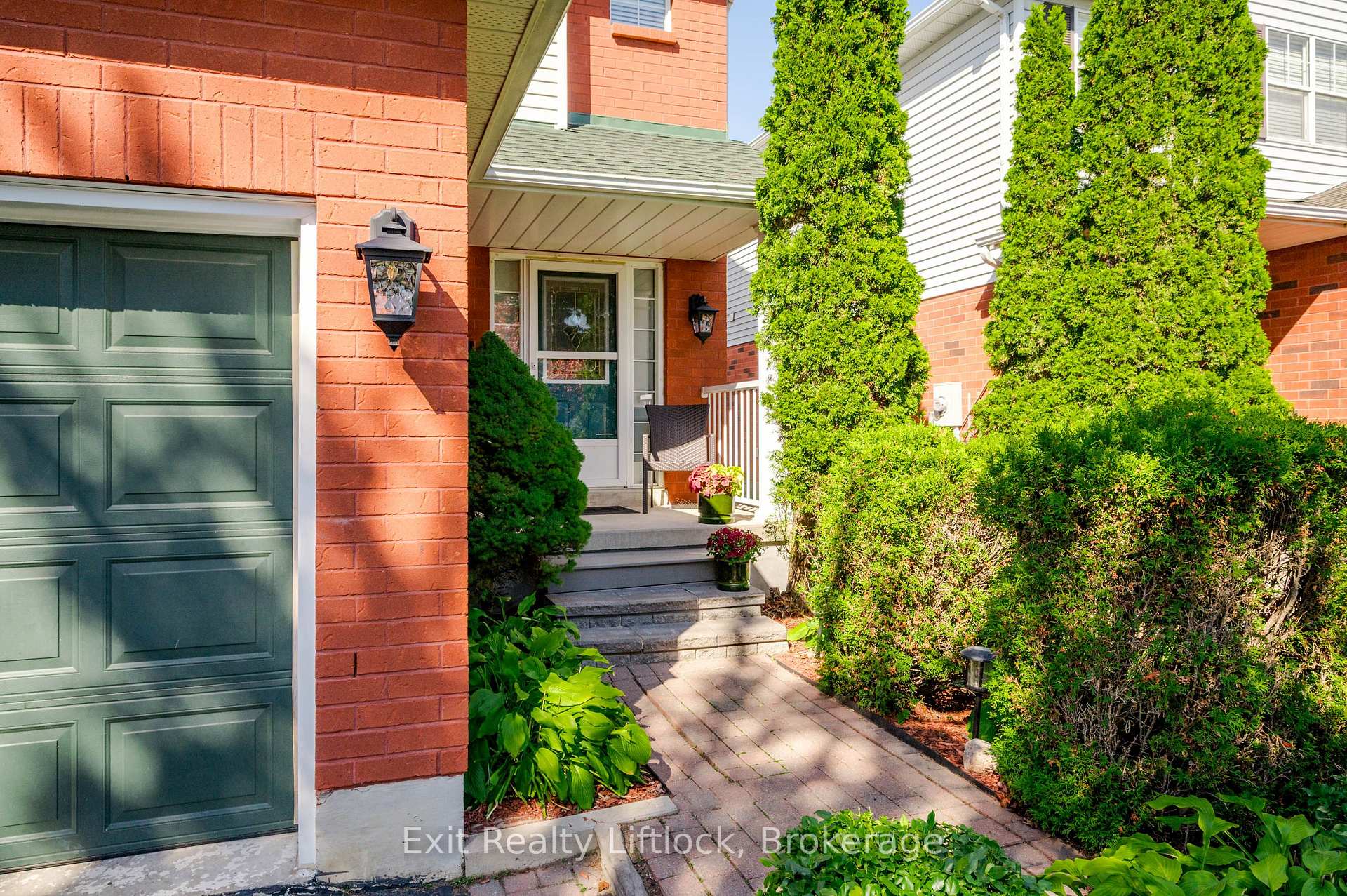 Photo 3 of 8 Wilkins Crescent, Clarington, Courtice — HOMEH
