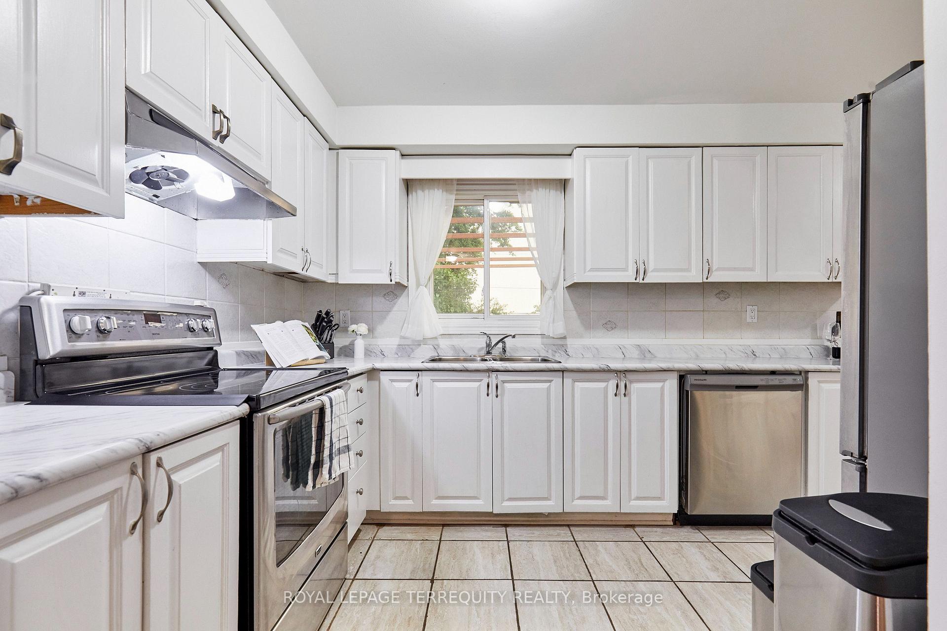 Photo 15 of 26 Field Crescent, Ajax, Central East — HOMEH