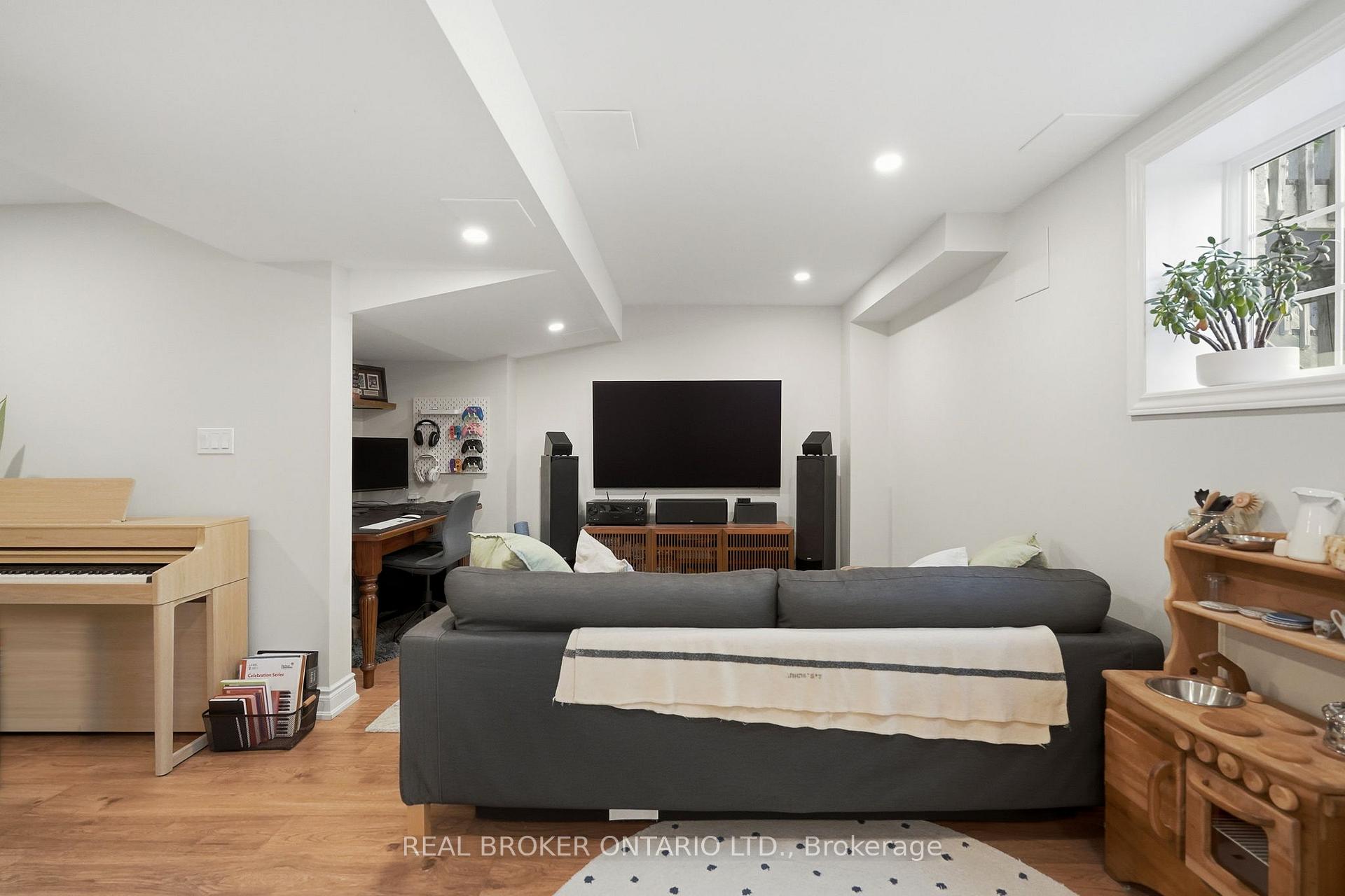 Photo 39 of 80 Bousfield Rise, Hamilton, Waterdown — HOMEH