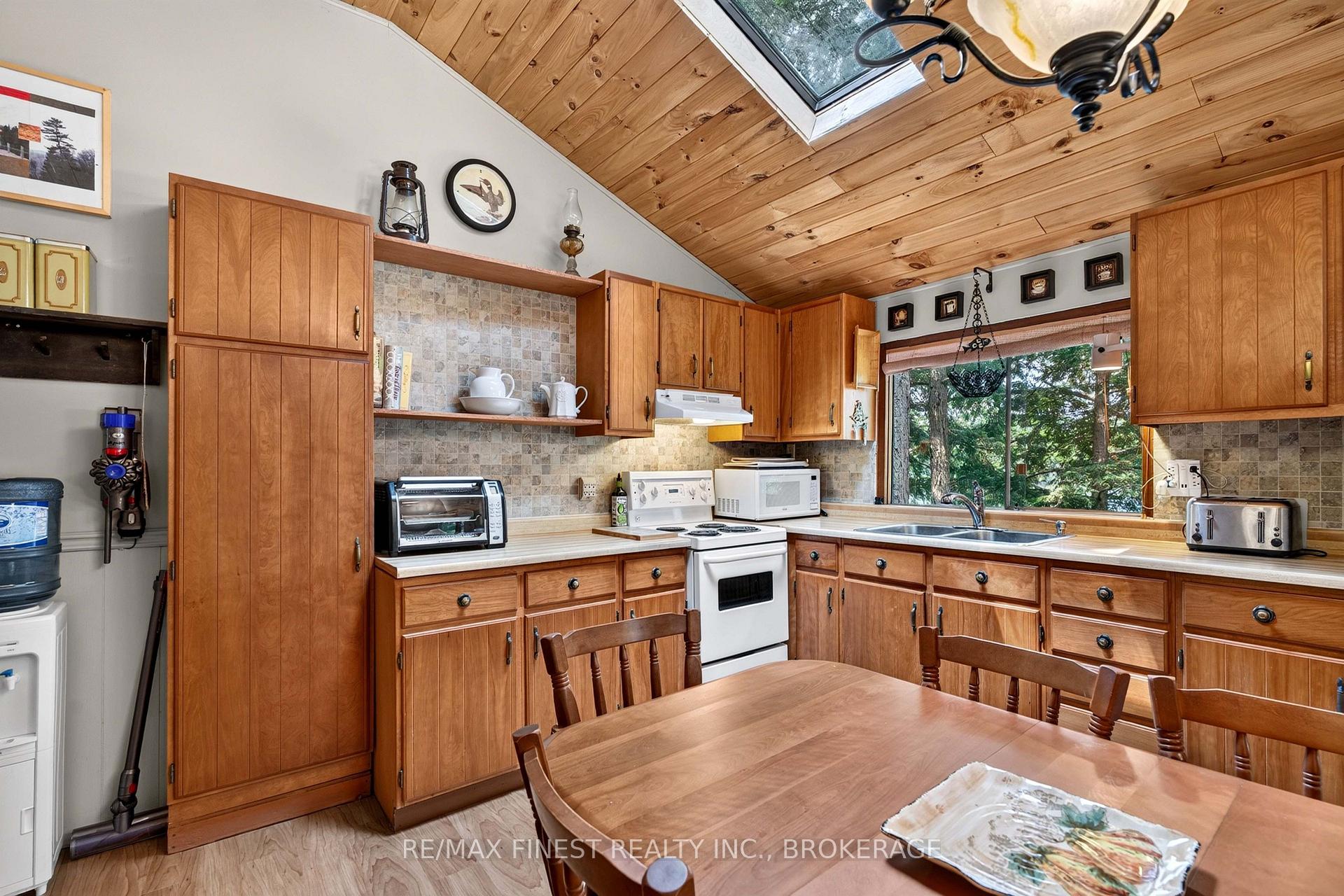 Photo 7 of 701 Davern Lane, Tay Valley, Bathurst/Burgess & Sherbrooke (South Sherbrooke) Twp — HOMEH
