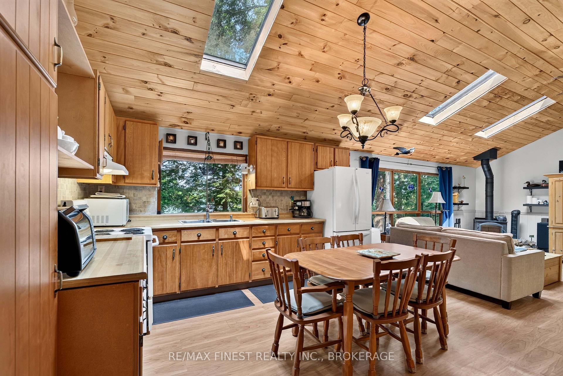 Photo 8 of 701 Davern Lane, Tay Valley, Bathurst/Burgess & Sherbrooke (South Sherbrooke) Twp — HOMEH
