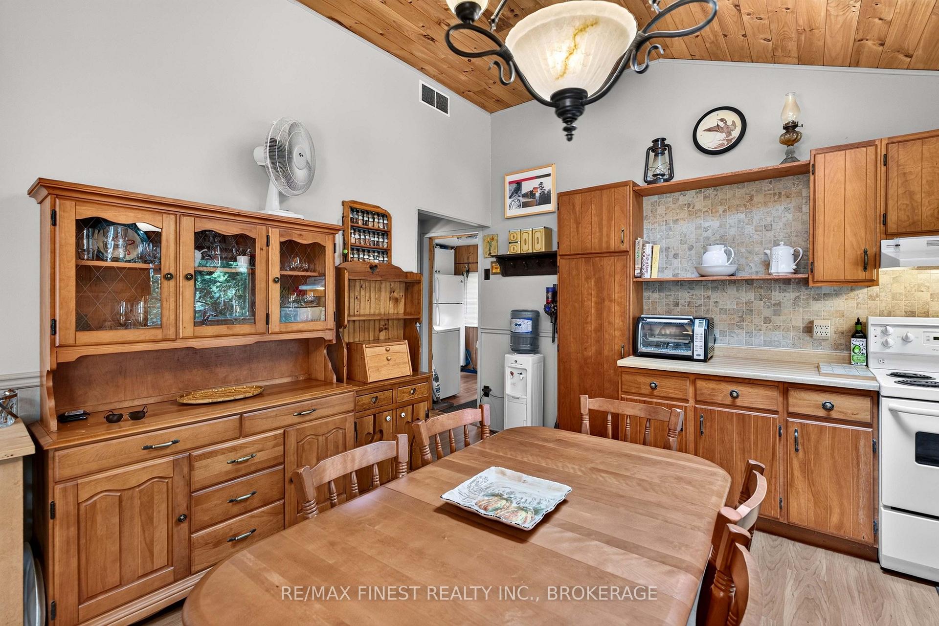 Photo 11 of 701 Davern Lane, Tay Valley, Bathurst/Burgess & Sherbrooke (South Sherbrooke) Twp — HOMEH