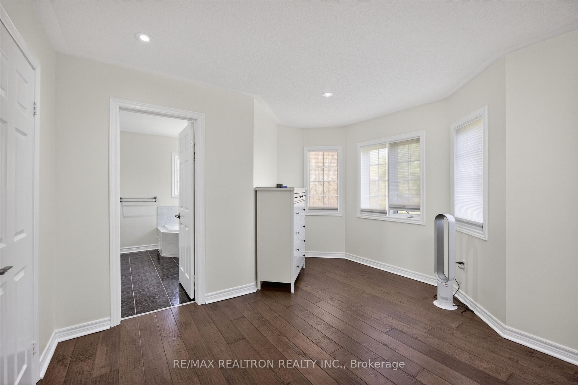 Photo 32 of 5 Yvonne Place, Aurora, Bayview Wellington — HOMEH