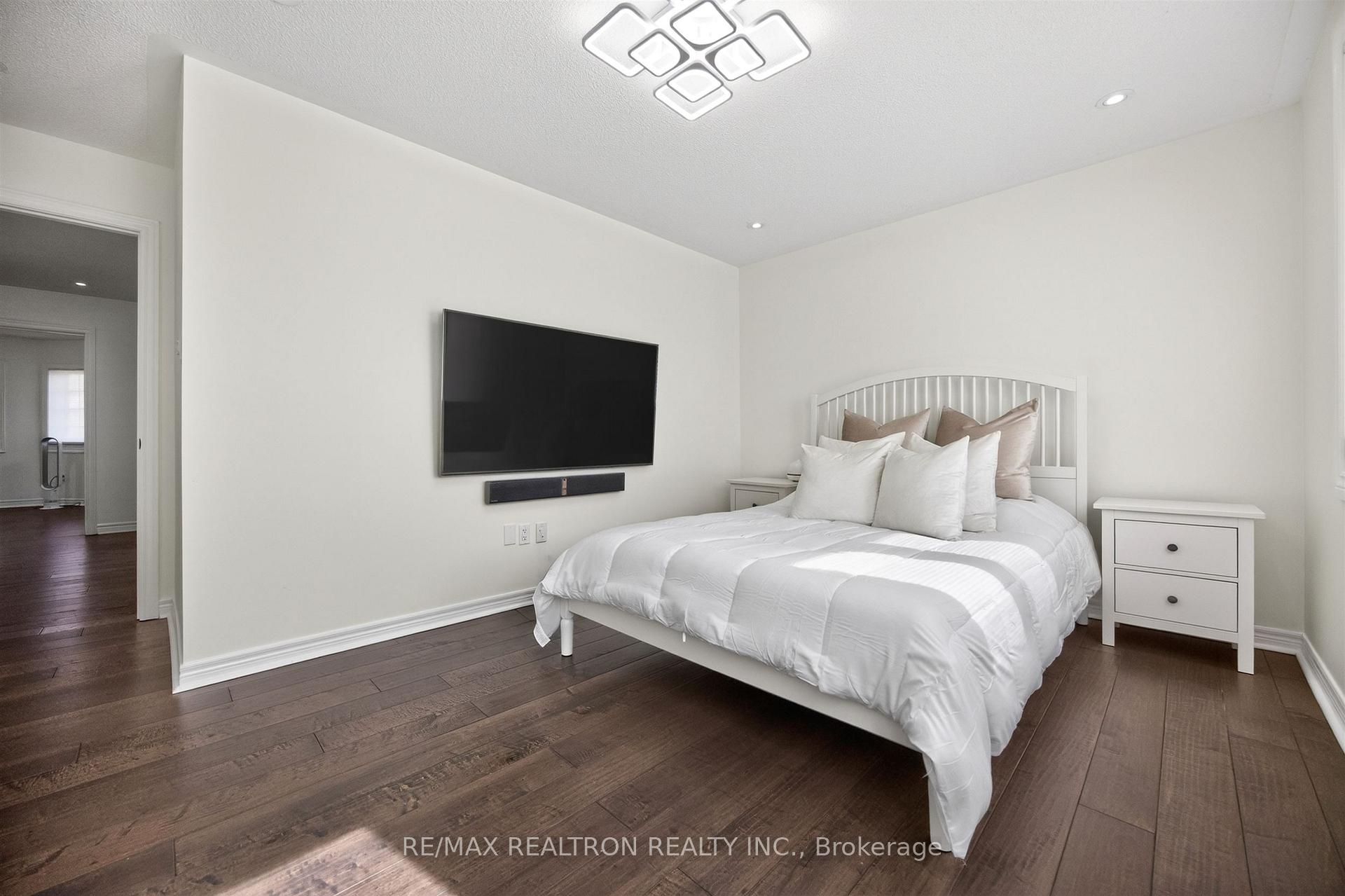 Photo 36 of 5 Yvonne Place, Aurora, Bayview Wellington — HOMEH
