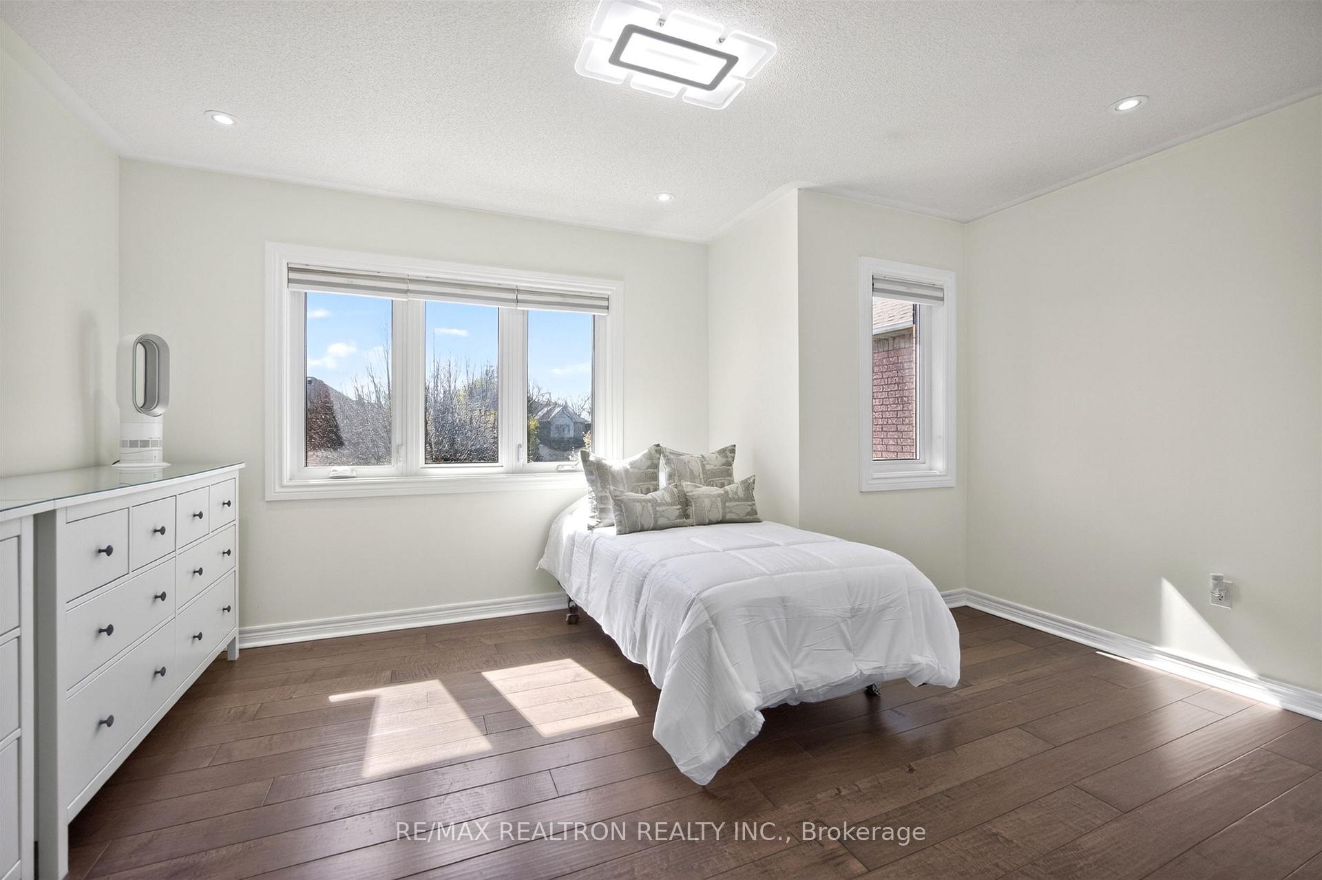 Photo 38 of 5 Yvonne Place, Aurora, Bayview Wellington — HOMEH