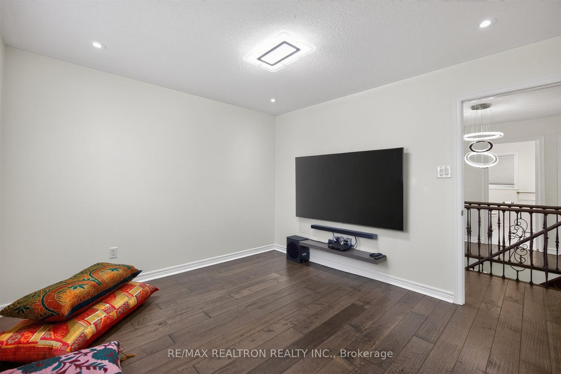 Photo 42 of 5 Yvonne Place, Aurora, Bayview Wellington — HOMEH