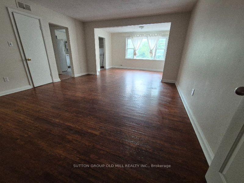Photo 4 of Unit 2, 2355 Lakeshore Road W, Oakville, Bronte — HOMEH