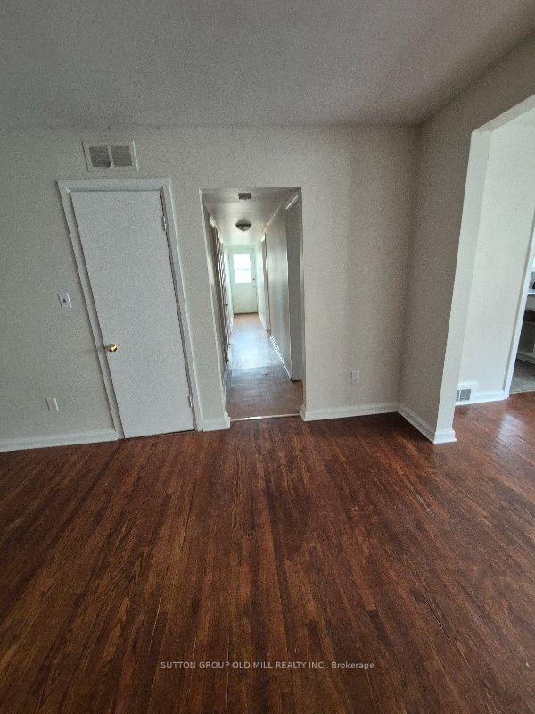 Photo 5 of Unit 2, 2355 Lakeshore Road W, Oakville, Bronte — HOMEH