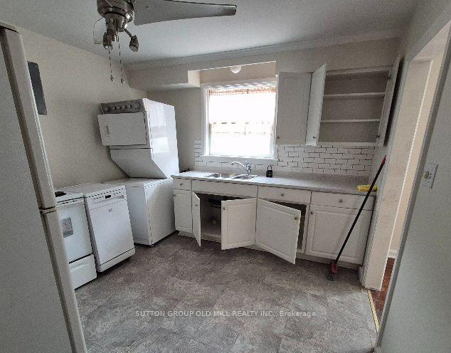 Photo 8 of Unit 2, 2355 Lakeshore Road W, Oakville, Bronte — HOMEH