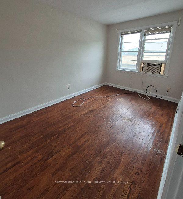 Photo 11 of Unit 2, 2355 Lakeshore Road W, Oakville, Bronte — HOMEH