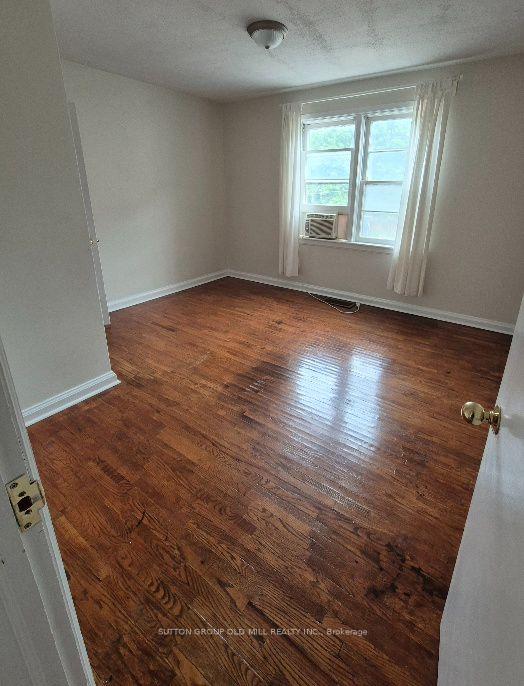 Photo 12 of Unit 2, 2355 Lakeshore Road W, Oakville, Bronte — HOMEH