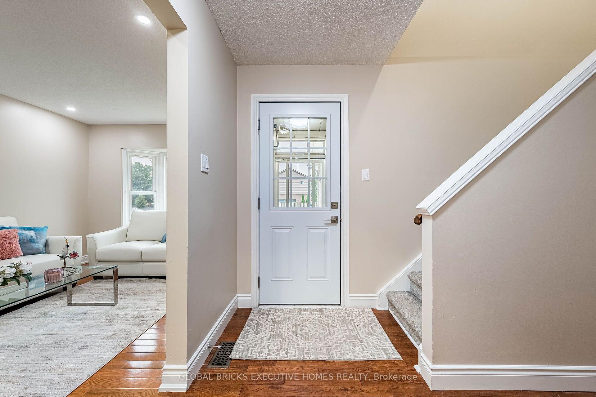Photo 4 of 2150 Hunt Crescent, Burlington, Headon — HOMEH
