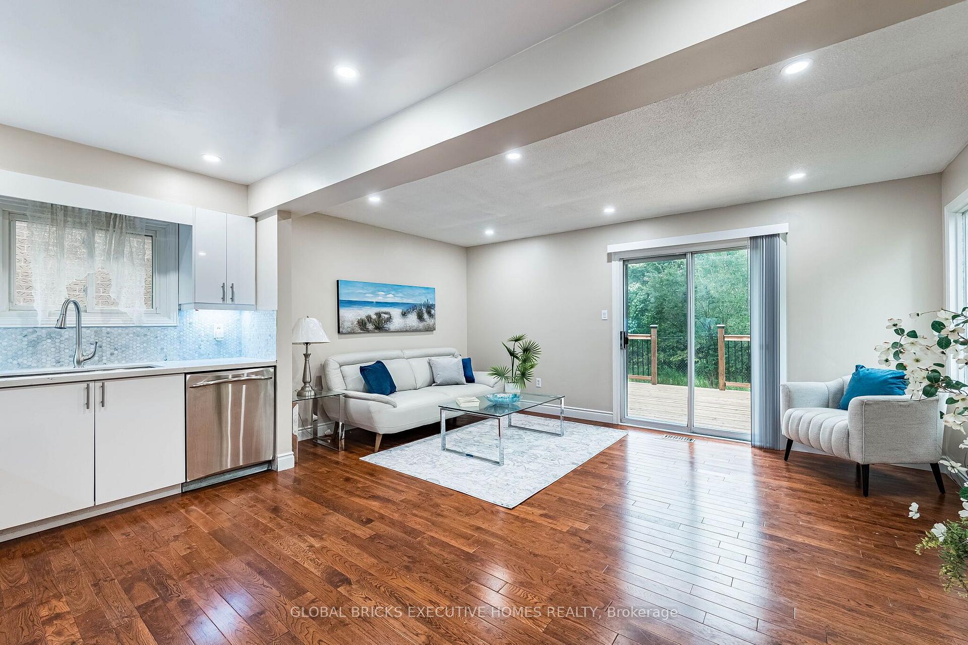 Photo 5 of 2150 Hunt Crescent, Burlington, Headon — HOMEH