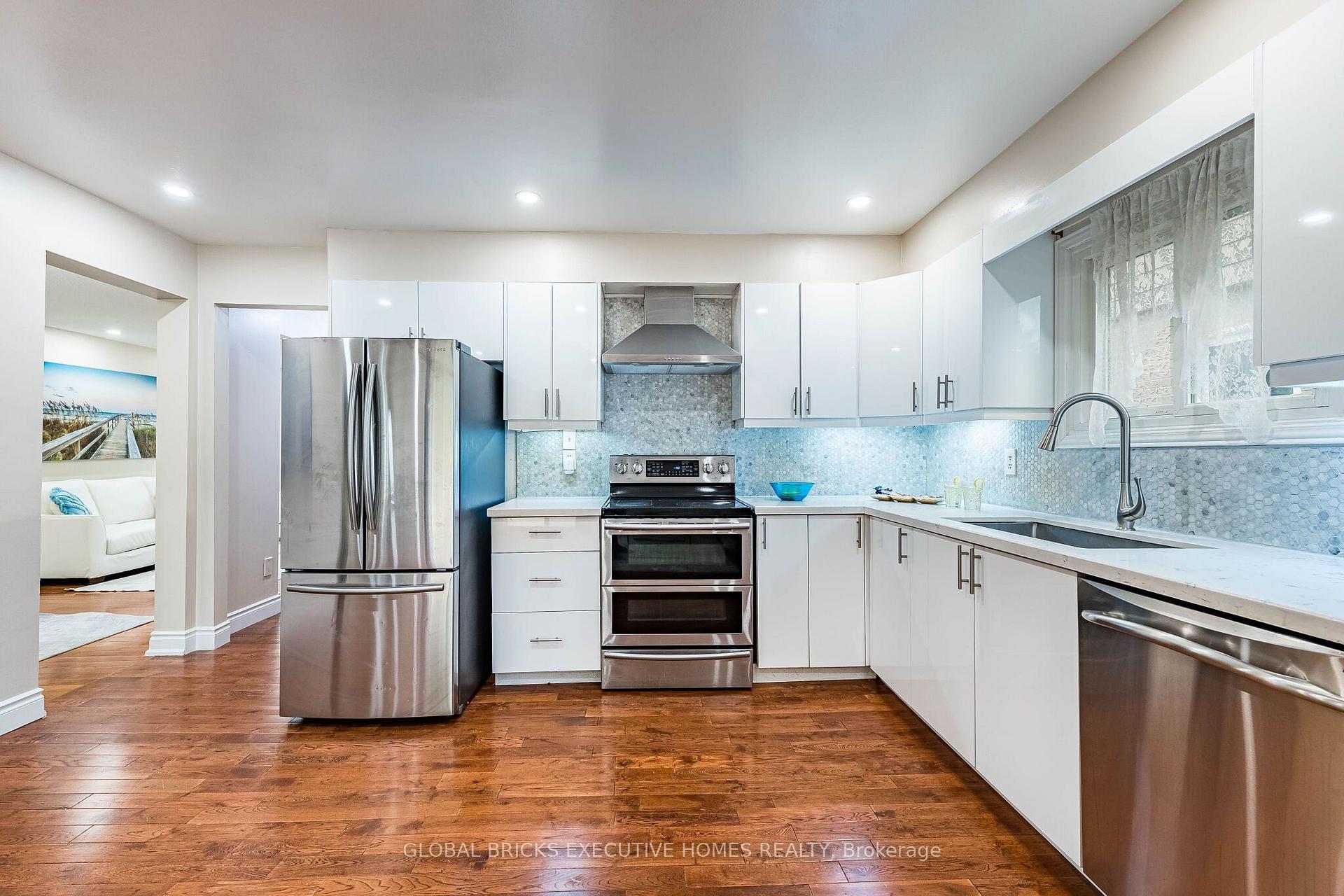 Photo 8 of 2150 Hunt Crescent, Burlington, Headon — HOMEH