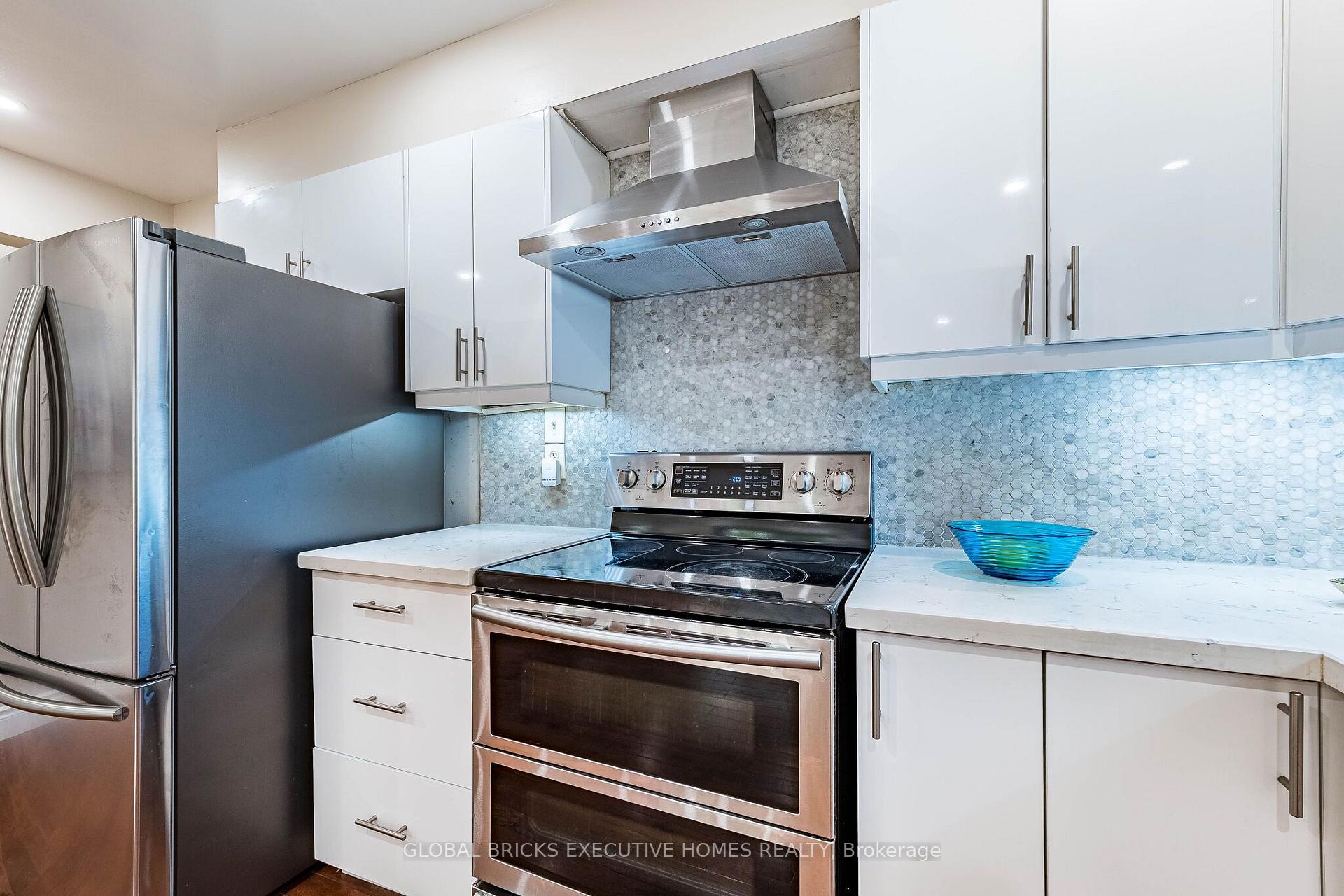 Photo 9 of 2150 Hunt Crescent, Burlington, Headon — HOMEH