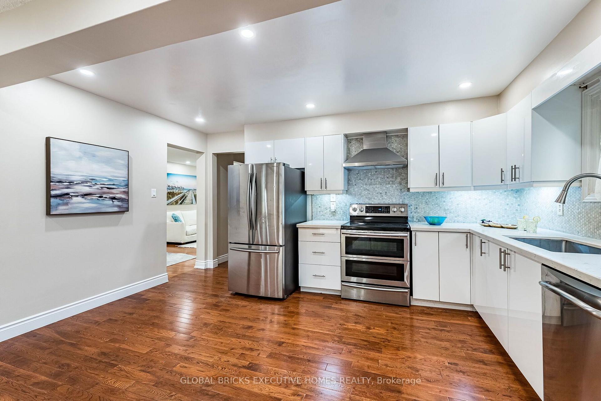 Photo 10 of 2150 Hunt Crescent, Burlington, Headon — HOMEH