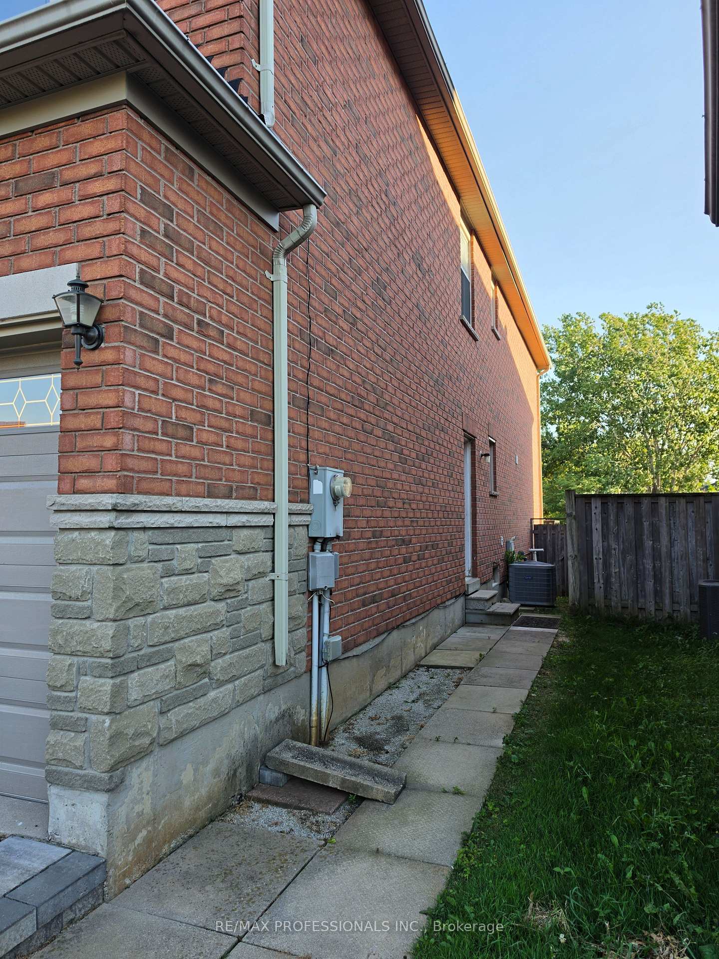 Photo 2 of Unit Bsmt, 13 Beechgrove Crescent, Markham, Milliken Mills West — HOMEH