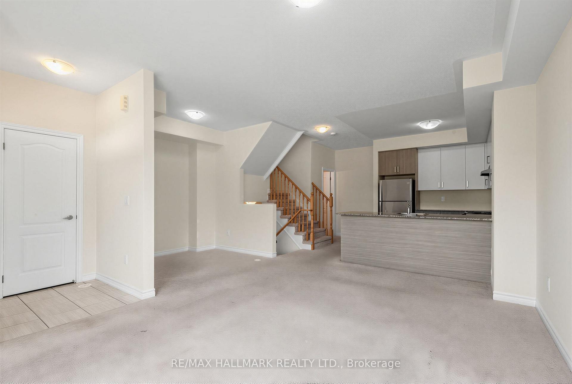 Photo 2 of Unit 1, 181 Parktree Drive, Vaughan, Maple — HOMEH