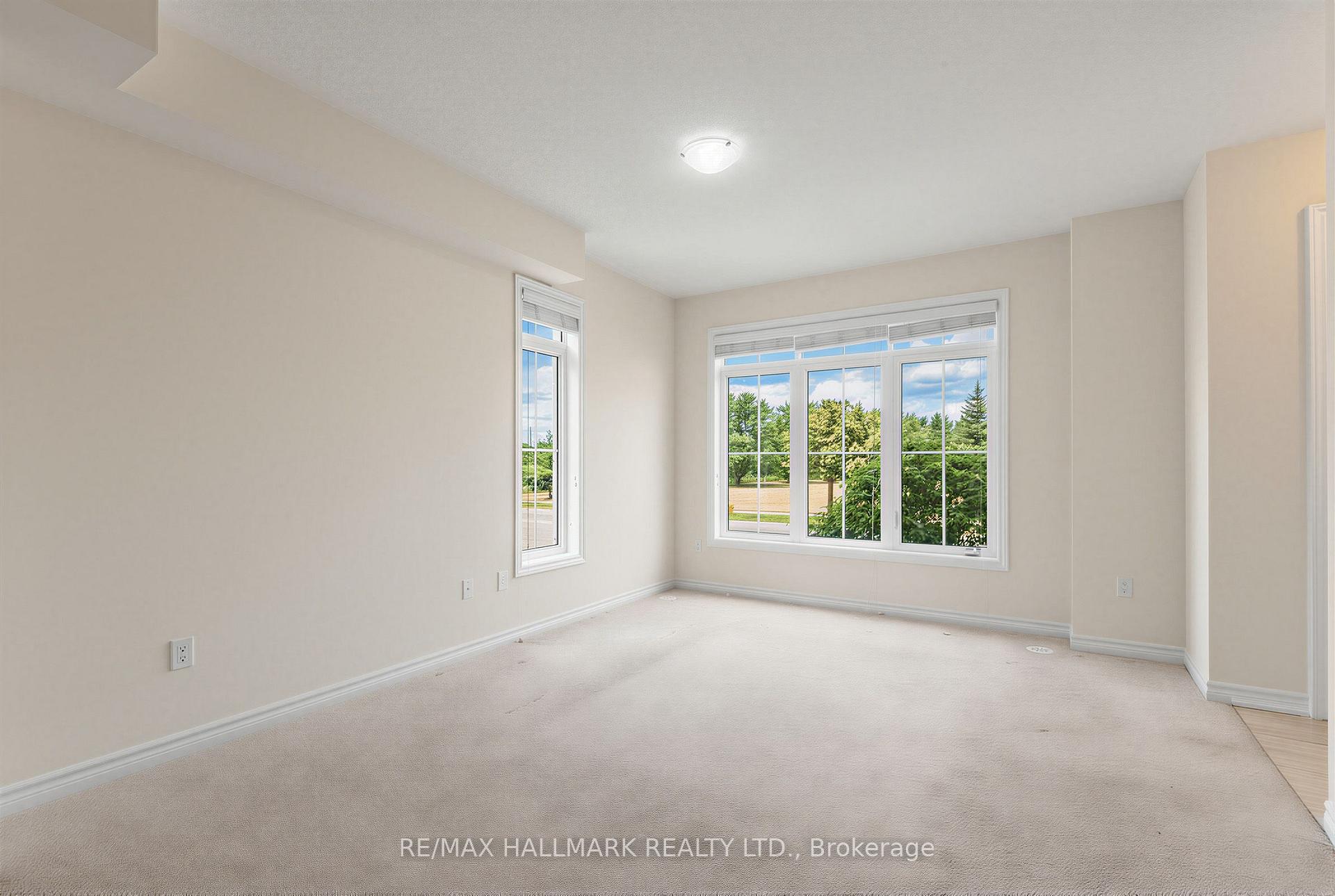 Photo 3 of Unit 1, 181 Parktree Drive, Vaughan, Maple — HOMEH