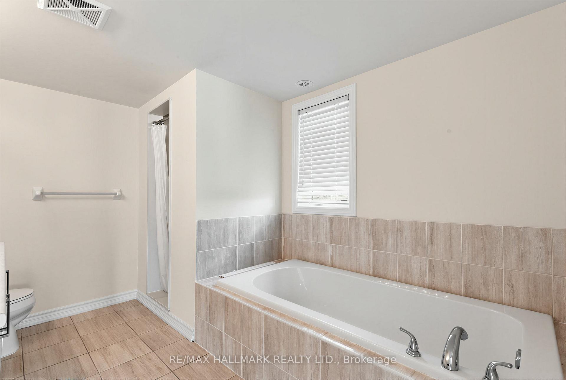 Photo 7 of Unit 1, 181 Parktree Drive, Vaughan, Maple — HOMEH