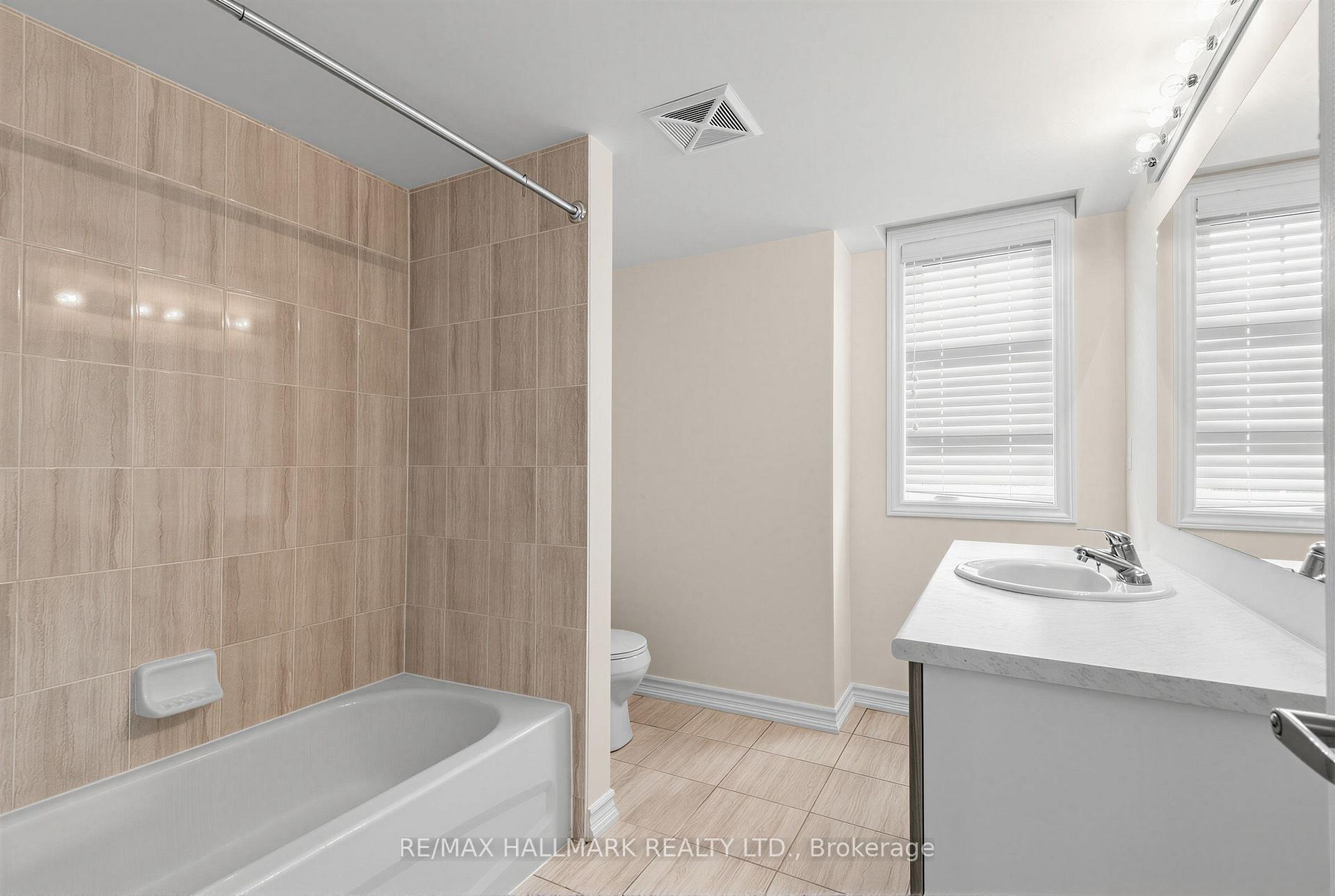 Photo 11 of Unit 1, 181 Parktree Drive, Vaughan, Maple — HOMEH