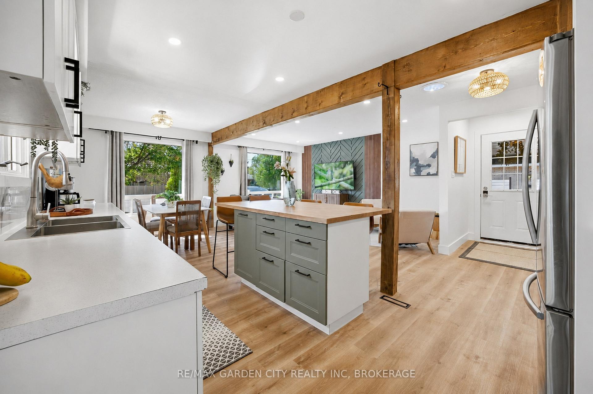 Photo 2 of 424 Vine Street, St. Catharines, Vine/Linwell — HOMEH