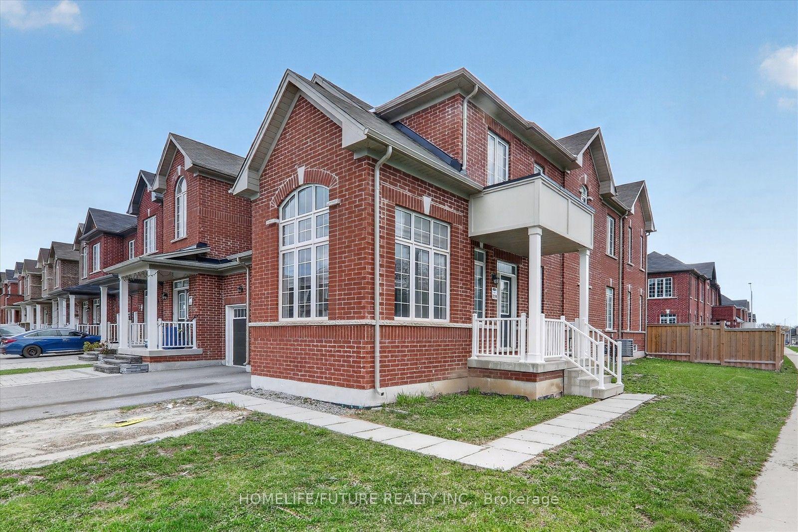 Photo 3 of 1 Reddington Road, Markham, Cedarwood — HOMEH