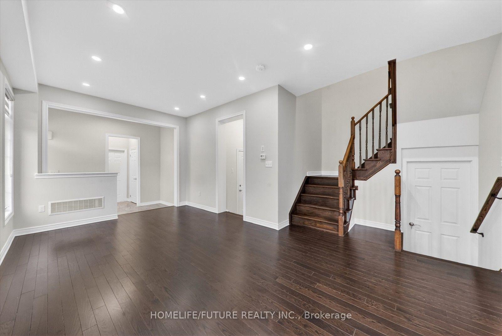 Photo 10 of 1 Reddington Road, Markham, Cedarwood — HOMEH