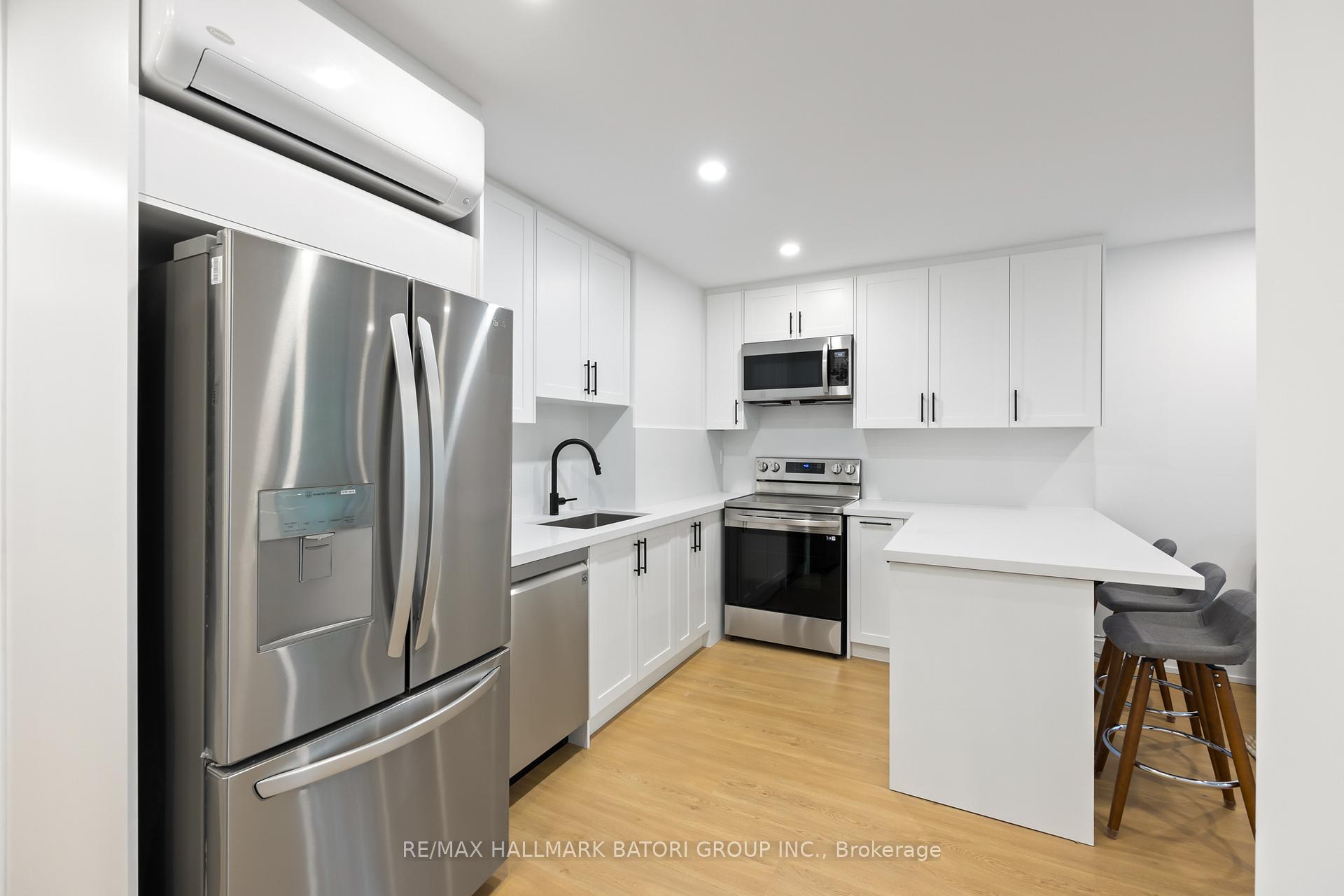 Photo 3 of Unit A, 357 Eglinton Avenue, Toronto, Yonge-Eglinton — HOMEH