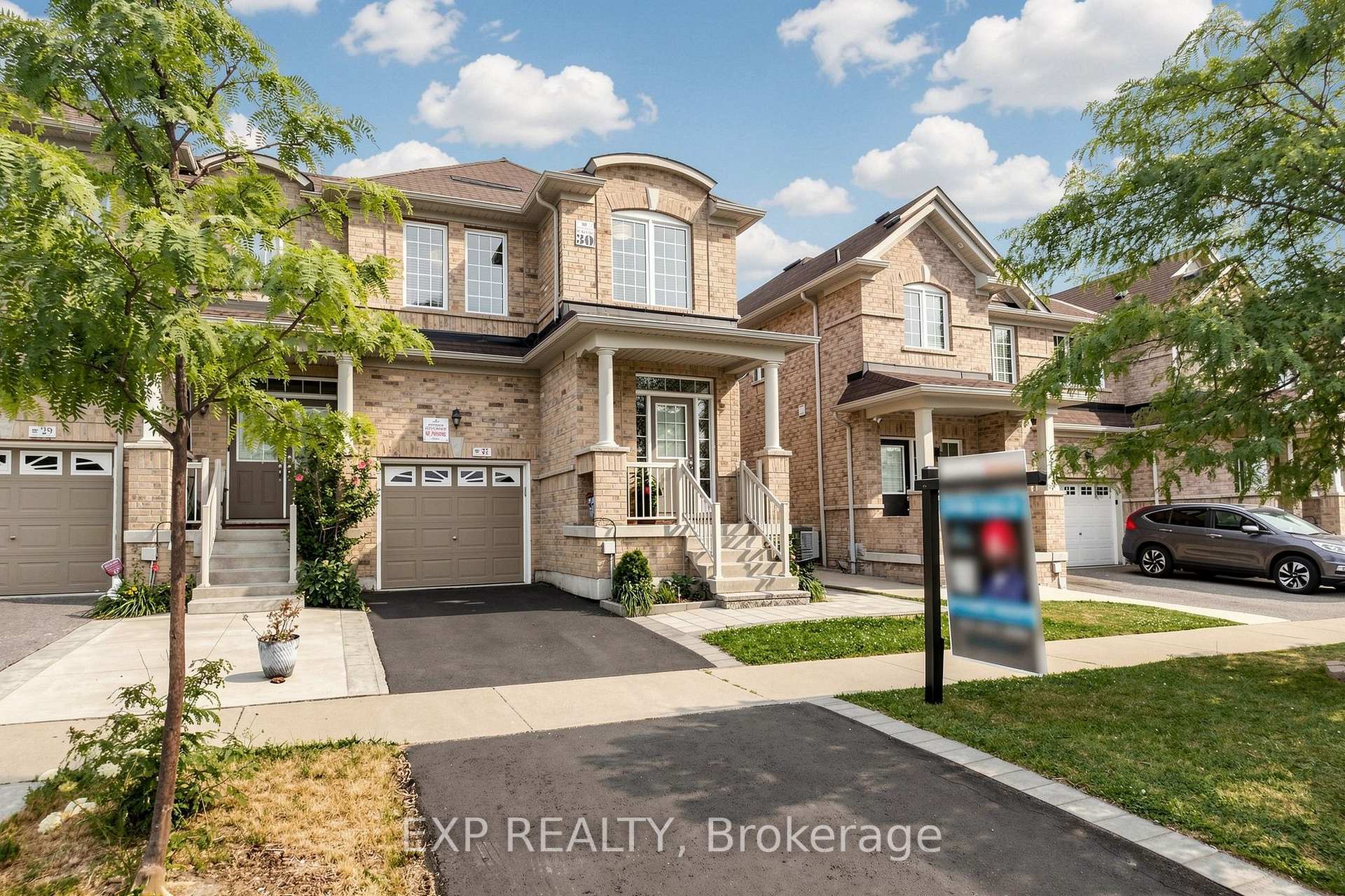 Photo 2 of 27 Hatton Court, Brampton, Credit Valley — HOMEH
